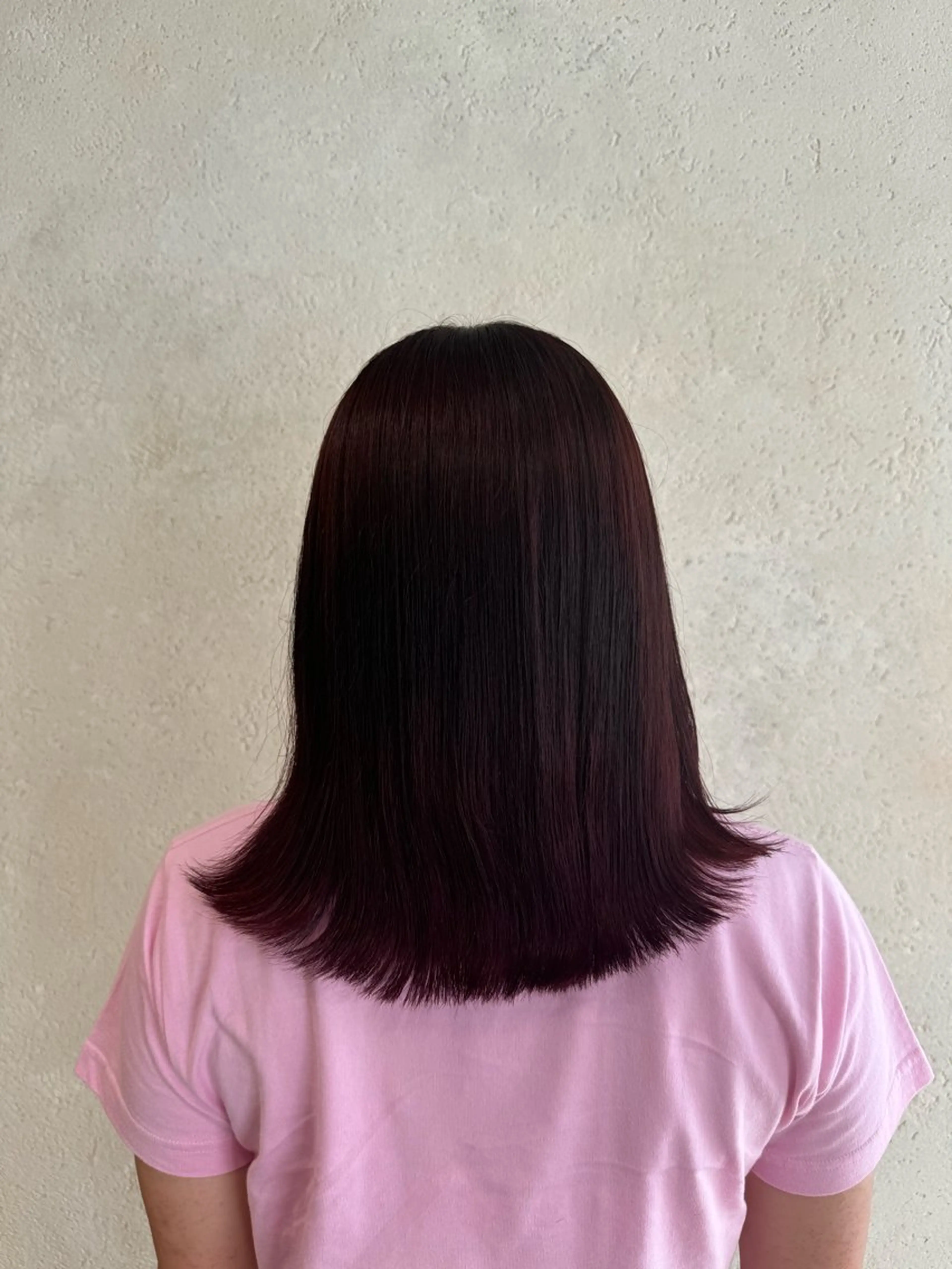 セミロング カラー 西尾 愛のヘアスタイル