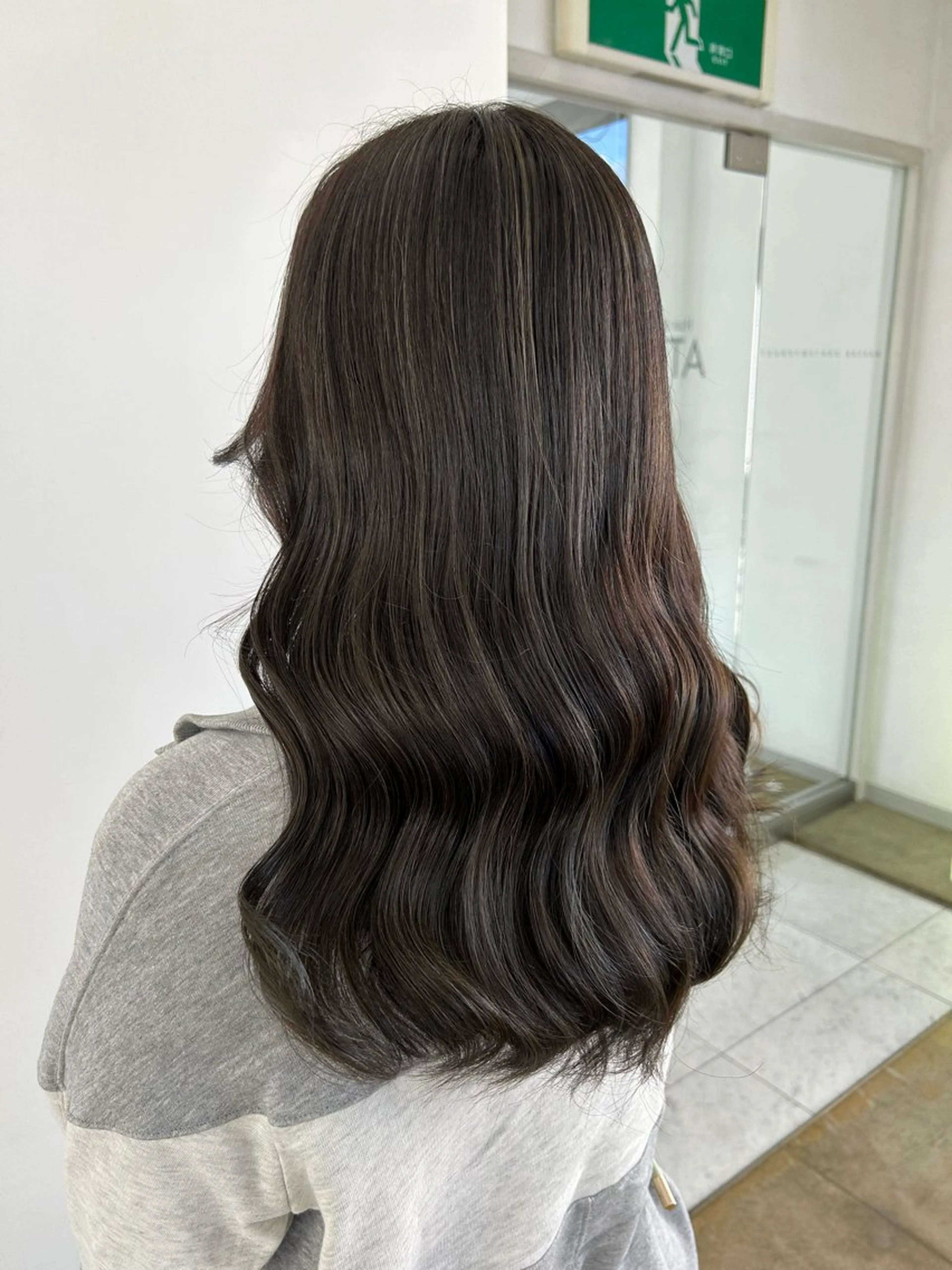 ロング 小澤 志穂のヘアスタイル