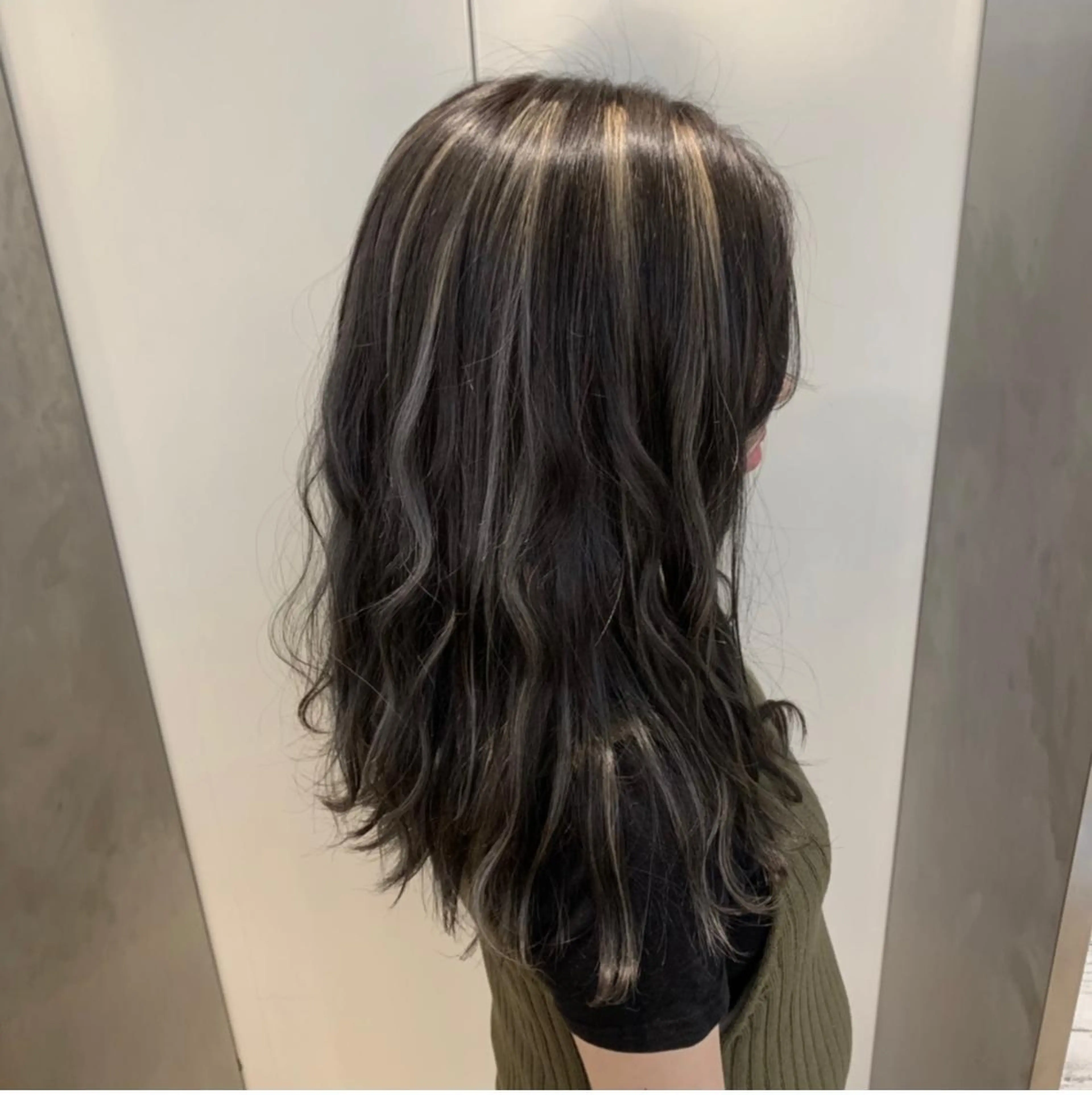 カラー ブリーチ ハイライトカラー 天野 利咲のヘアスタイル