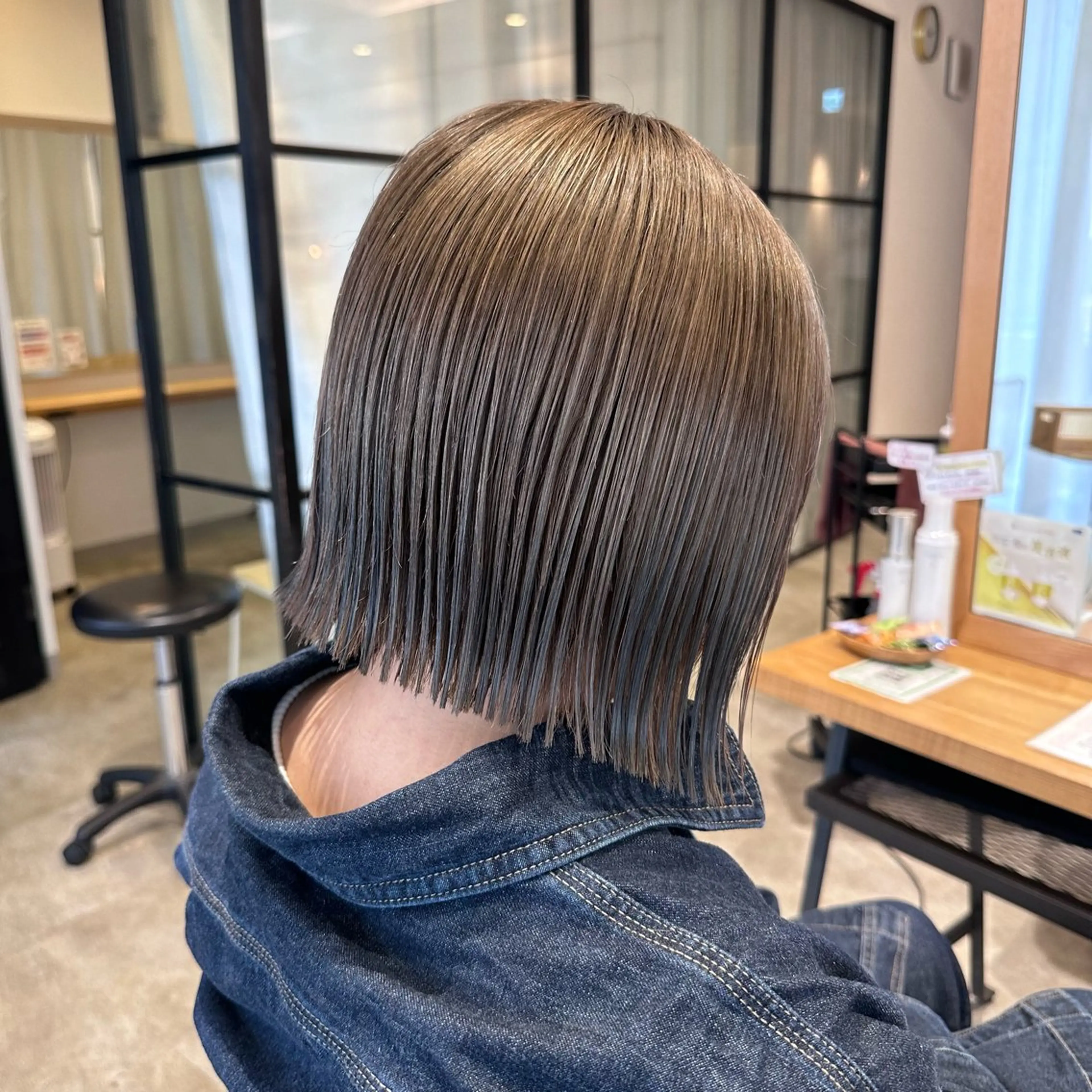 ミディアム 中西 茉弥のヘアスタイル