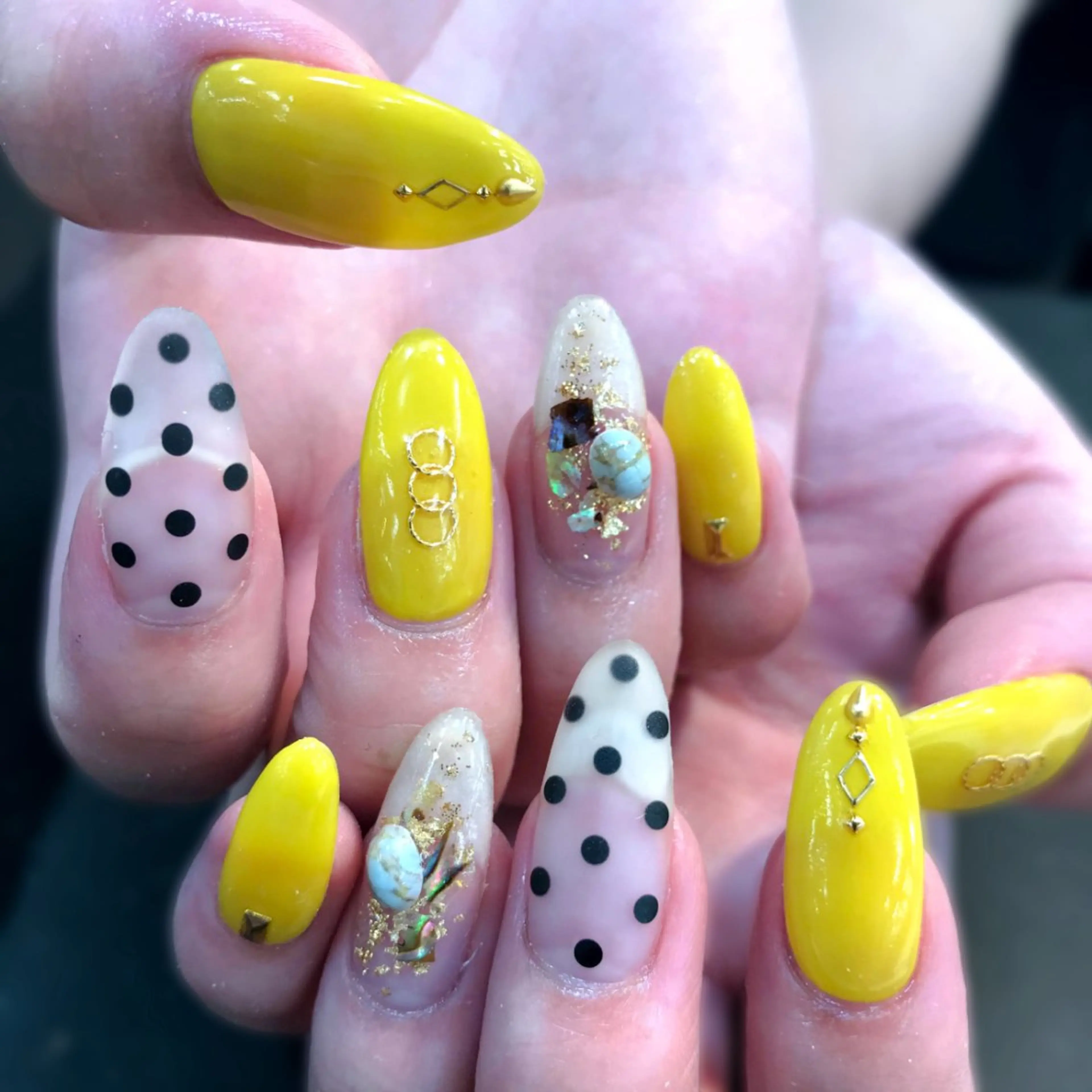 ネイル ドット マットネイル 黄色 ハンドネイル NAIL MOONのネイルデザイン