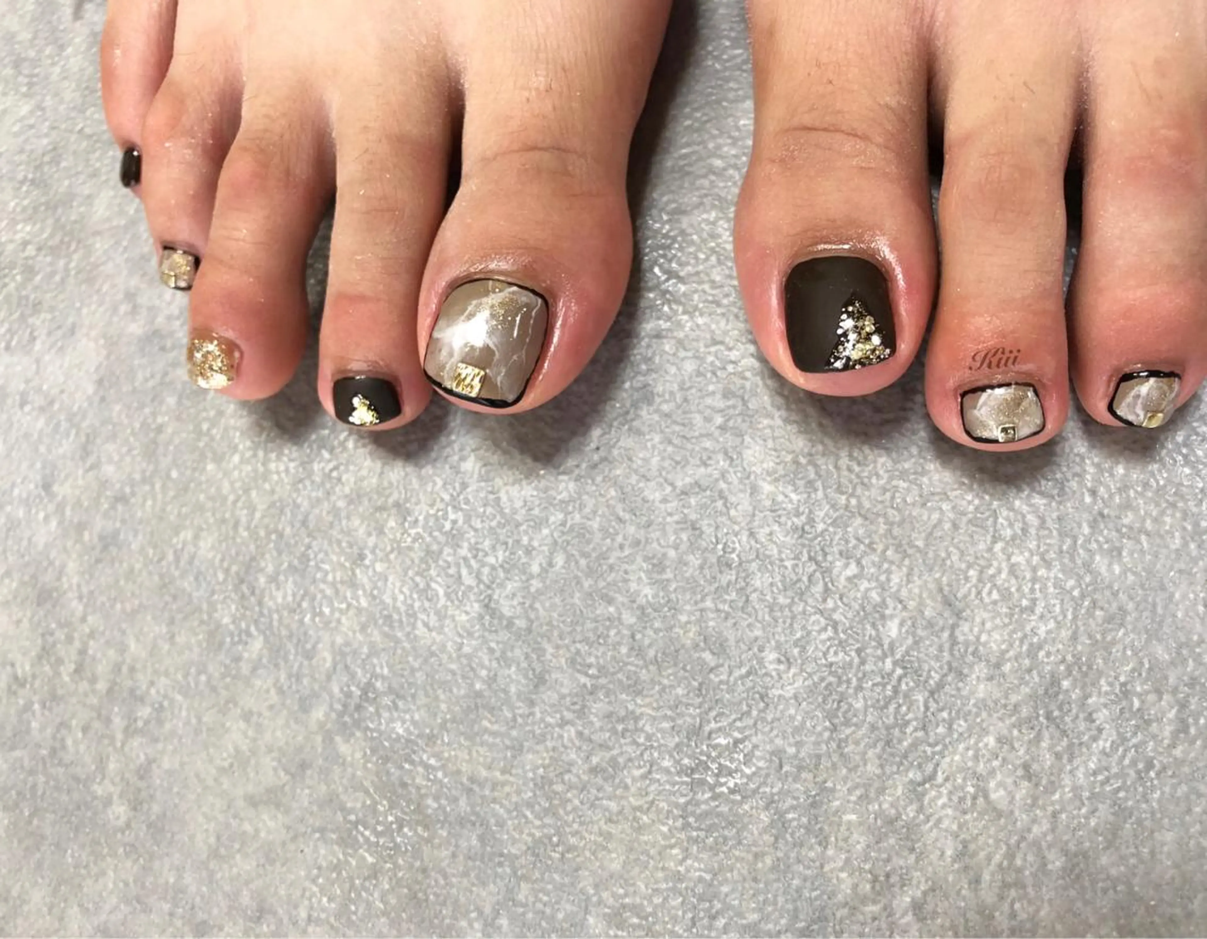 ネイル フットネイル ハンドネイル フットネイル kiii.__ ✴︎*のネイルデザイン