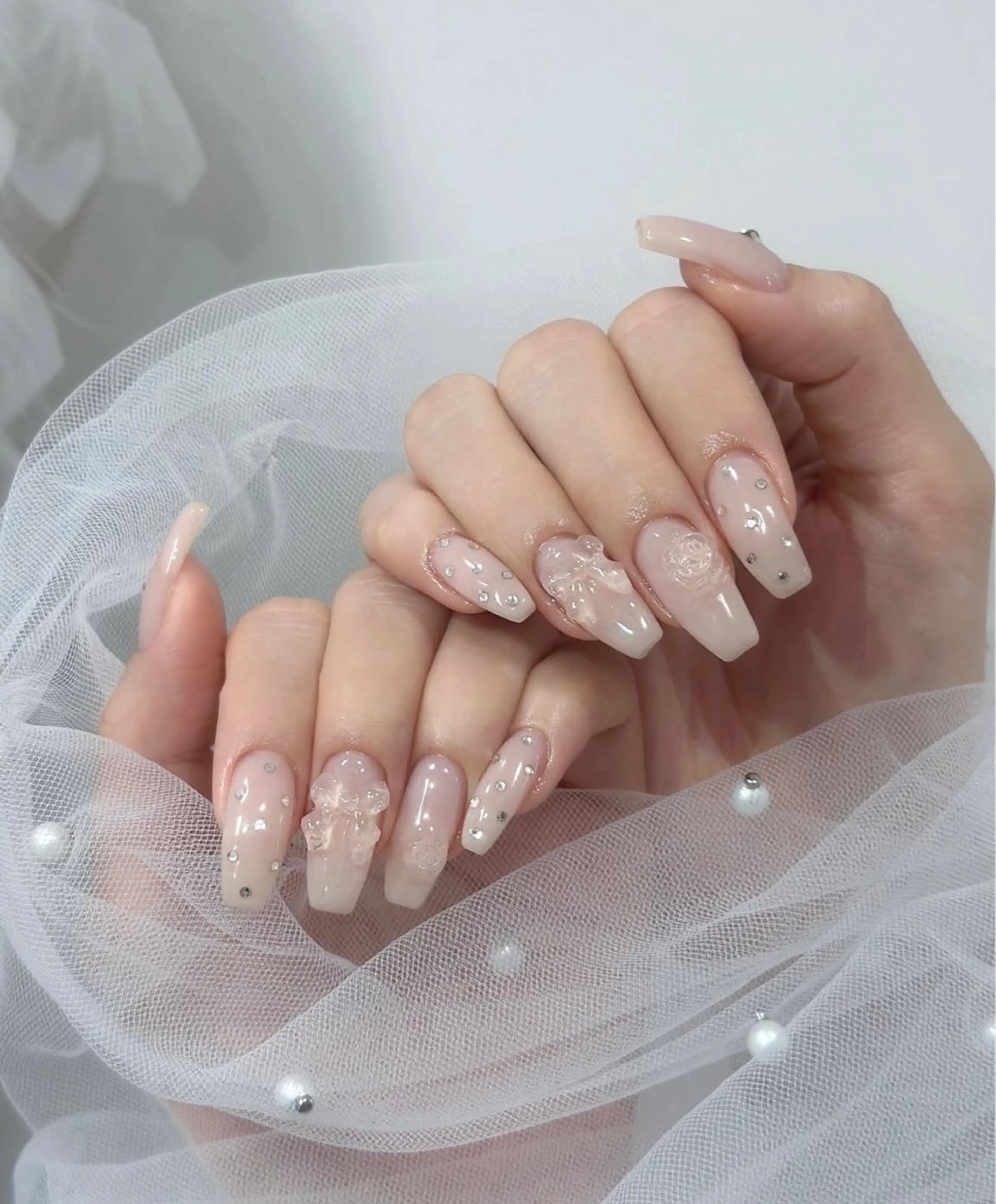 ネイル キラキラネイル マグネットネイル ミラーネイル ニュアンスネイル 春ネイル ハンドネイル Lyna 池袋のネイルデザイン