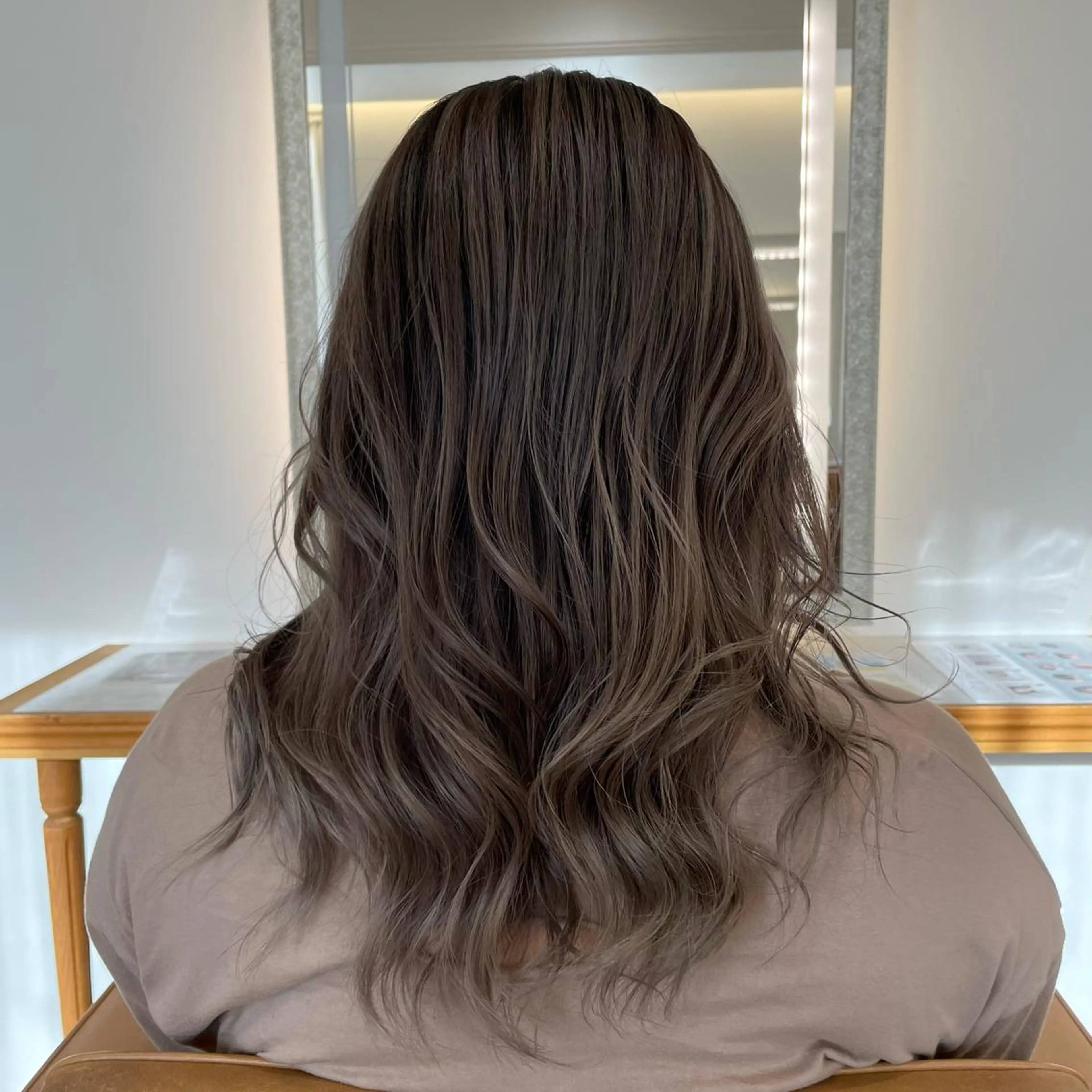 セミロング ヘアカラー トリートメント ブリーチ毛矯正.髪質 改善.髪にドラマをのヘアスタイル