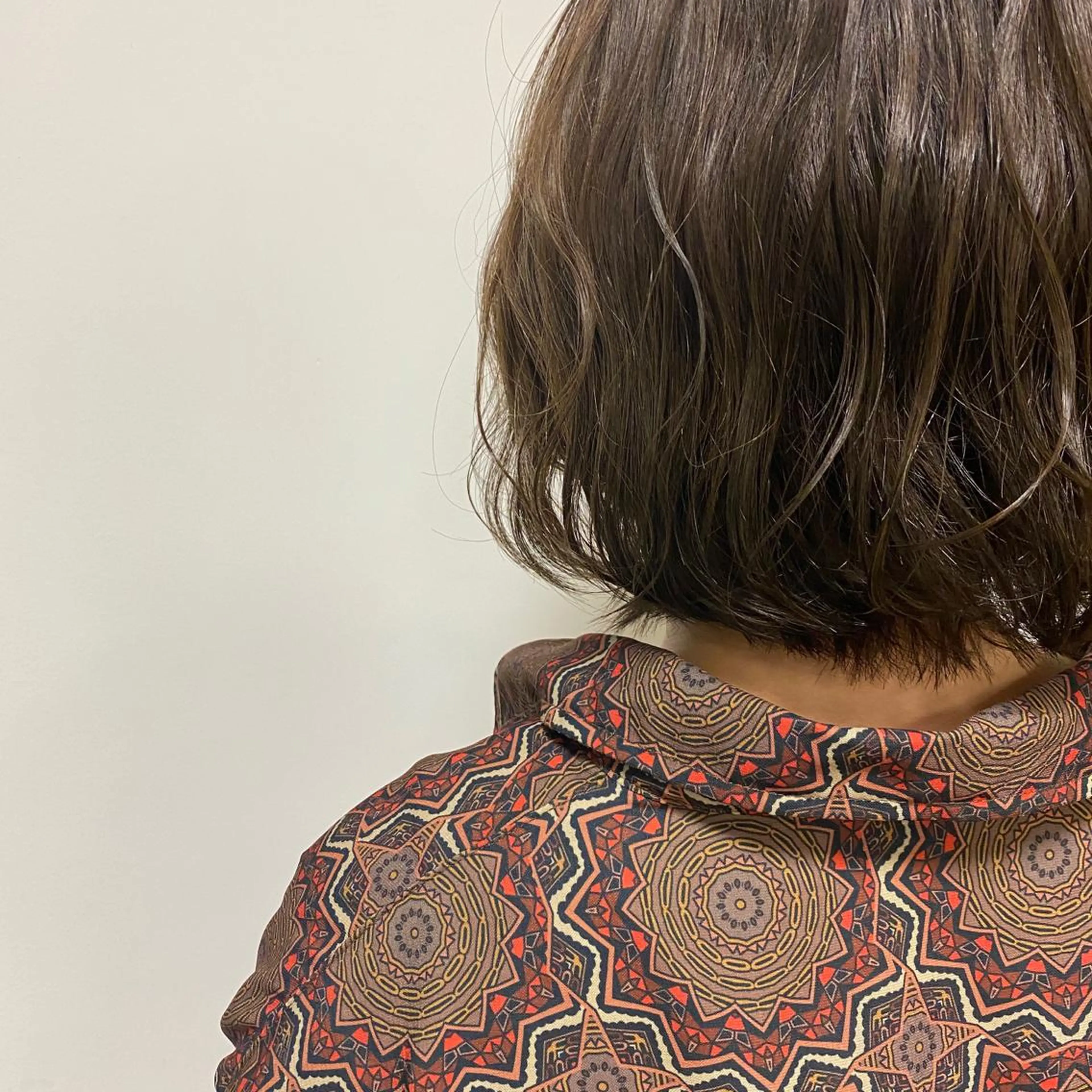 ミディアム カラー NATURAL MOMOMIのヘアスタイル