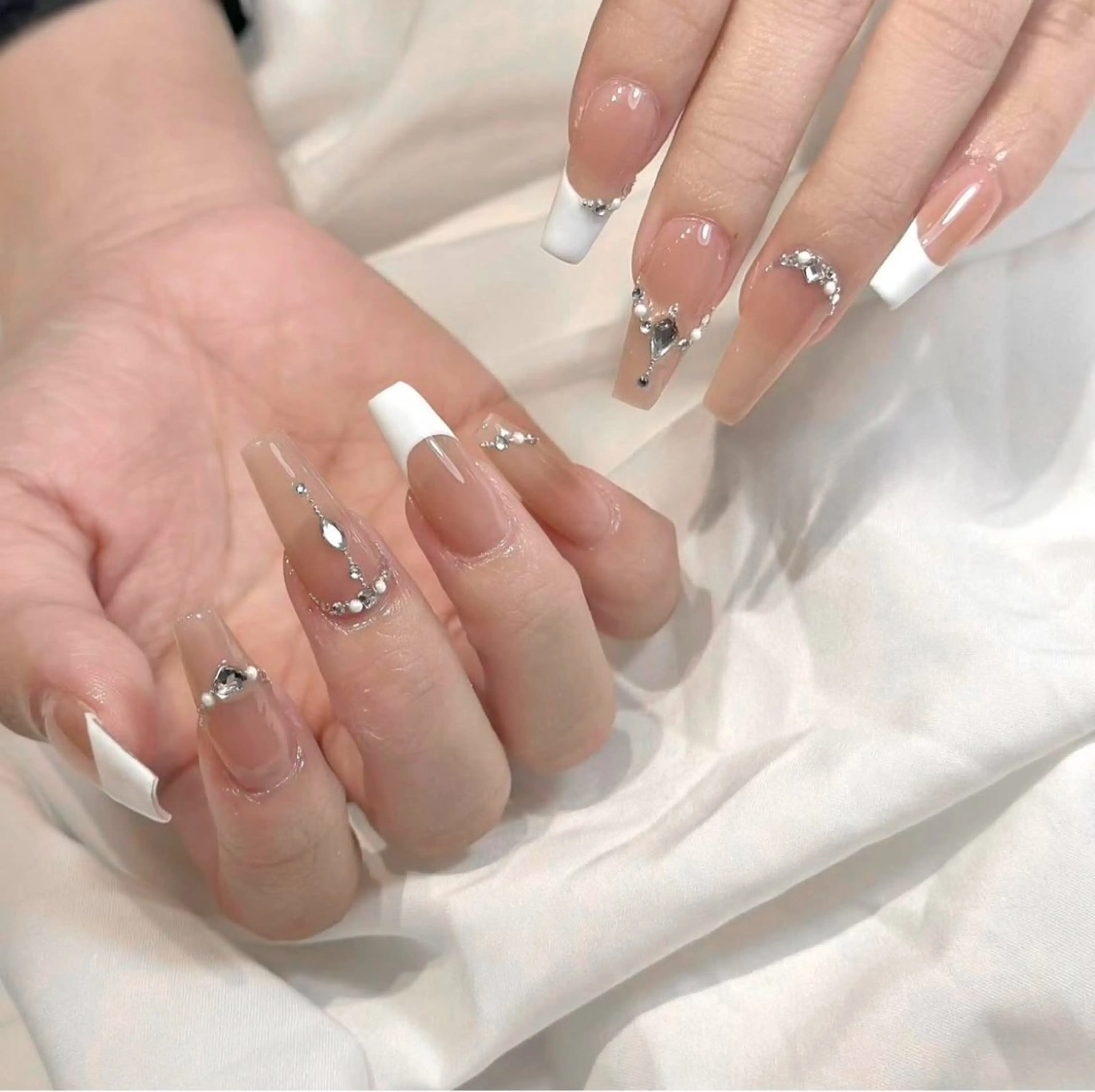 ネイル フレンチネイル キラキラネイル マグネットネイル ミラーネイル ニュアンスネイル Tira Nailのネイルデザイン