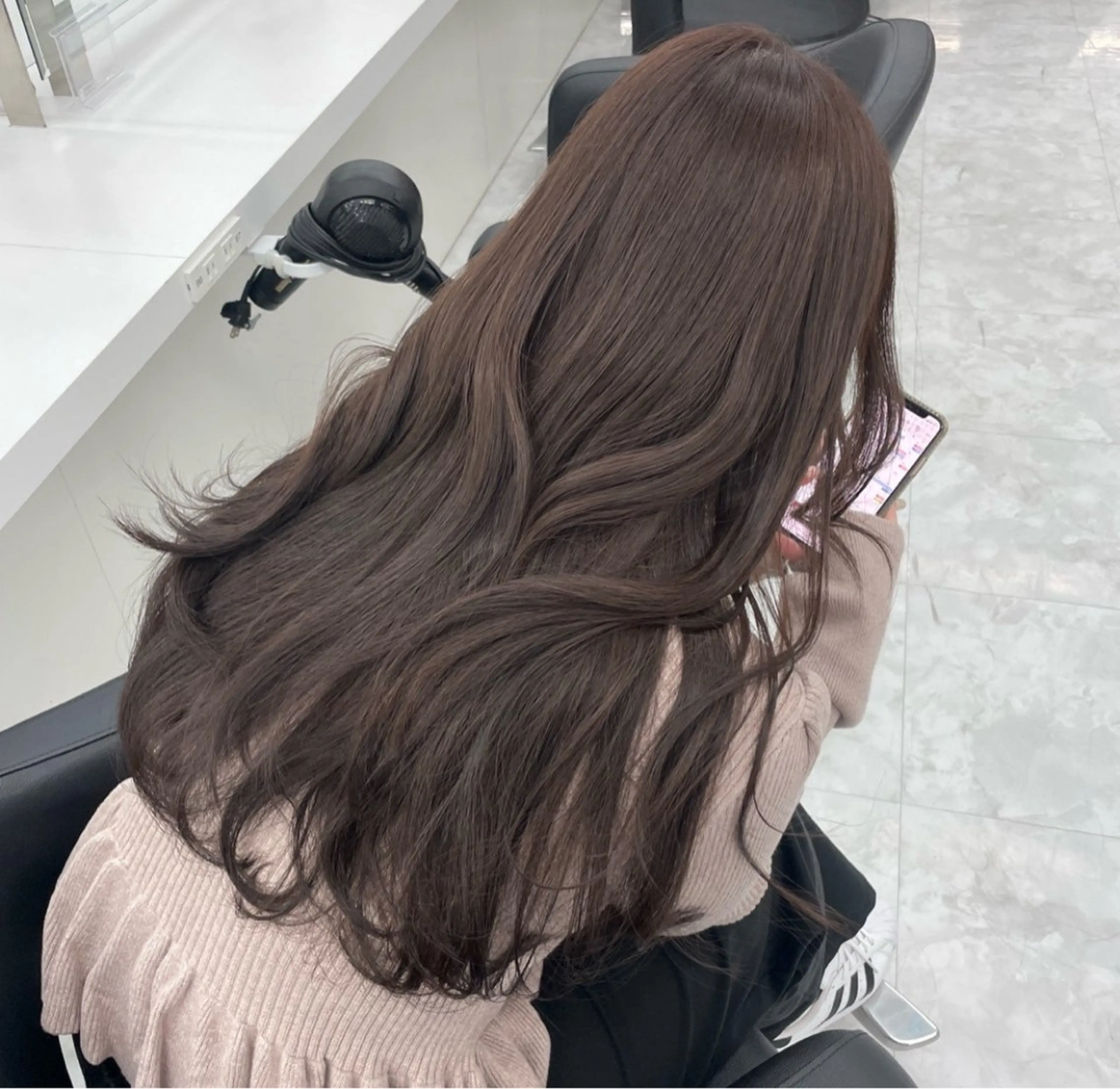 ロング ヘアカラー トリートメント 韓国ヘア/ブリーチ無 しWカラー/オリーブのヘアスタイル