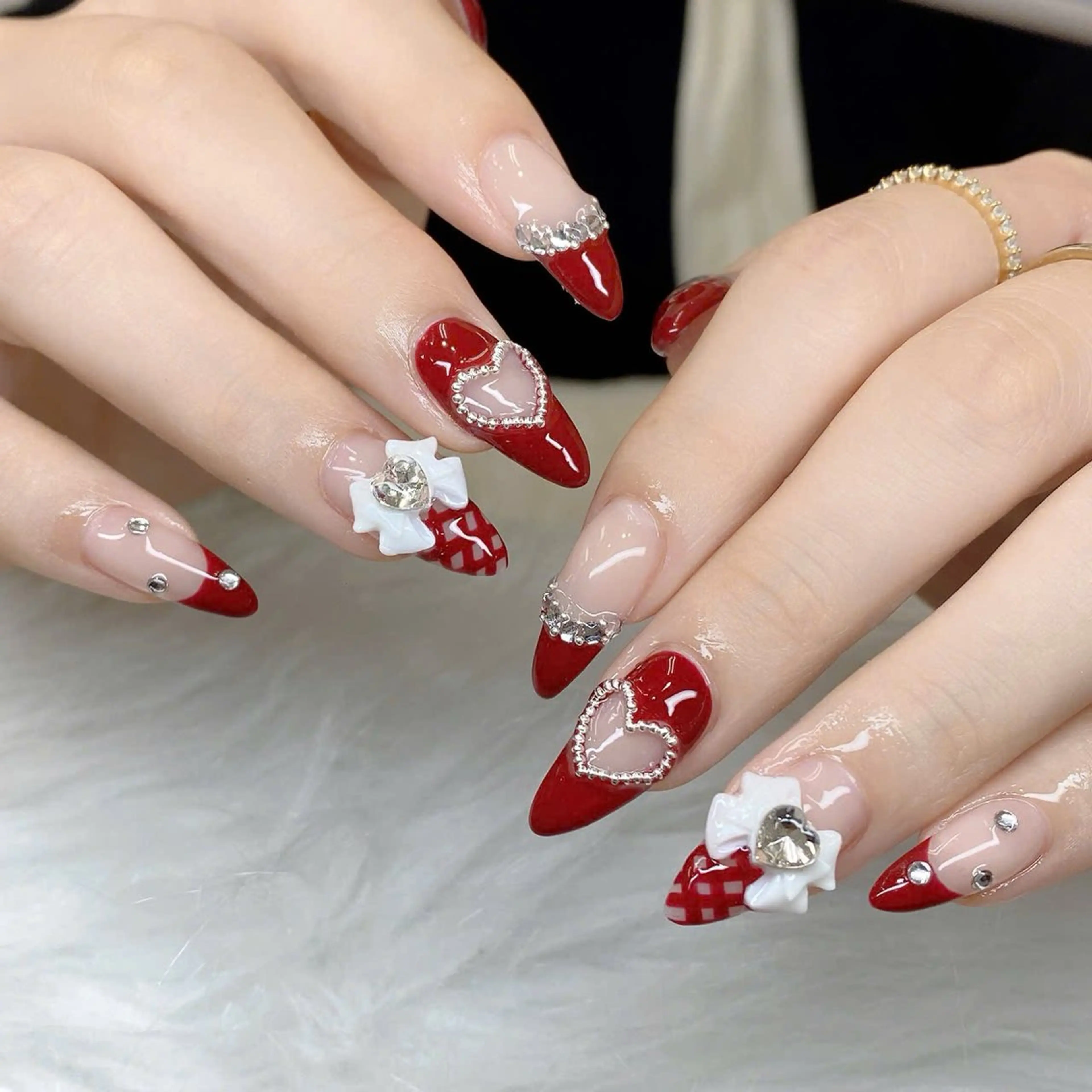 ネイル チークネイル フレンチネイル グラデーション キラキラネイル 韓国ネイル ハンドネイル Minette nailHuongのネイルデザイン