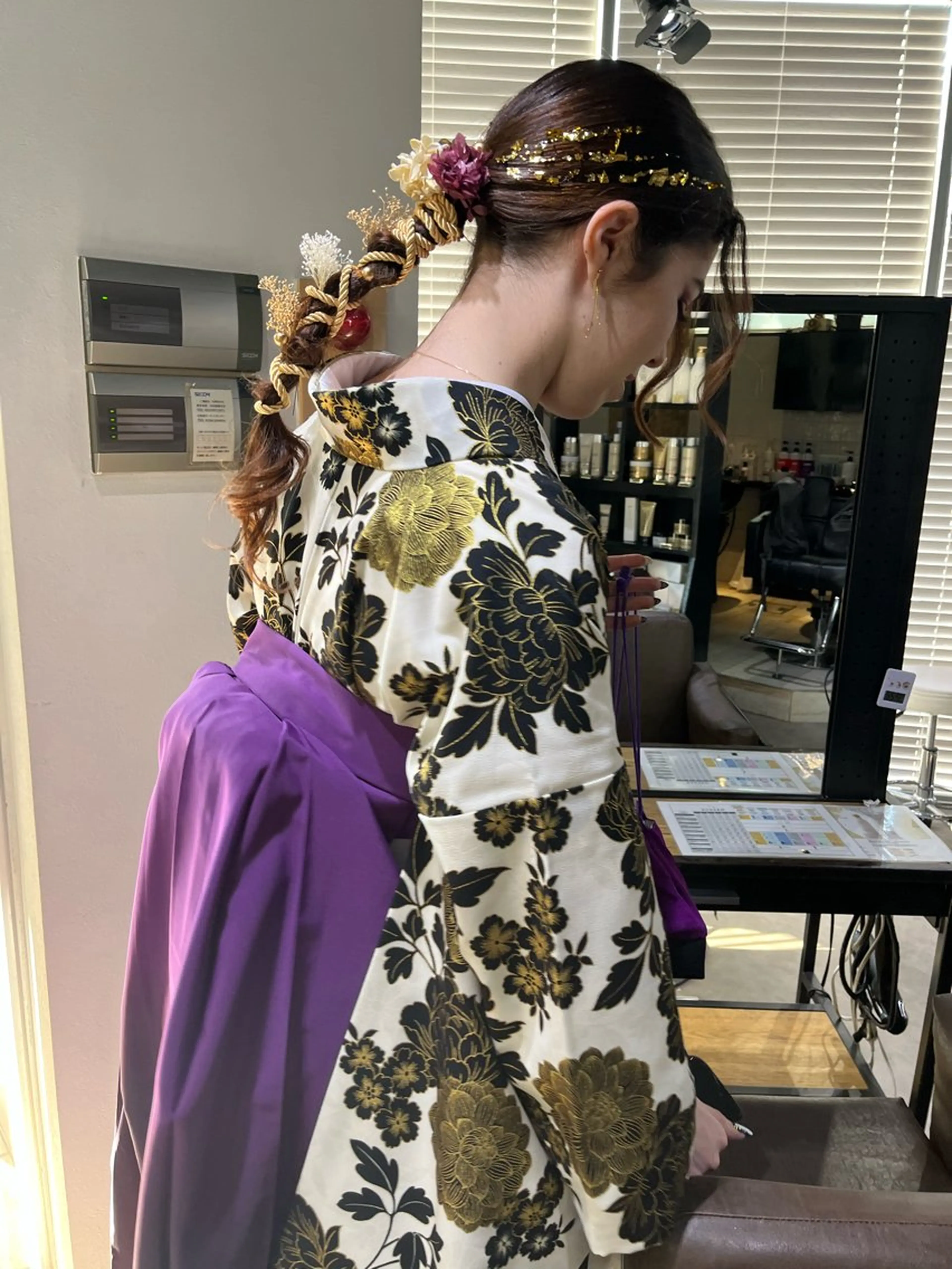 ヘアアレンジ 成人式 卒業式のヘアスタイル ヘアセット ミルクティーベージュ ブリーチ　店長　清水のヘアスタイル