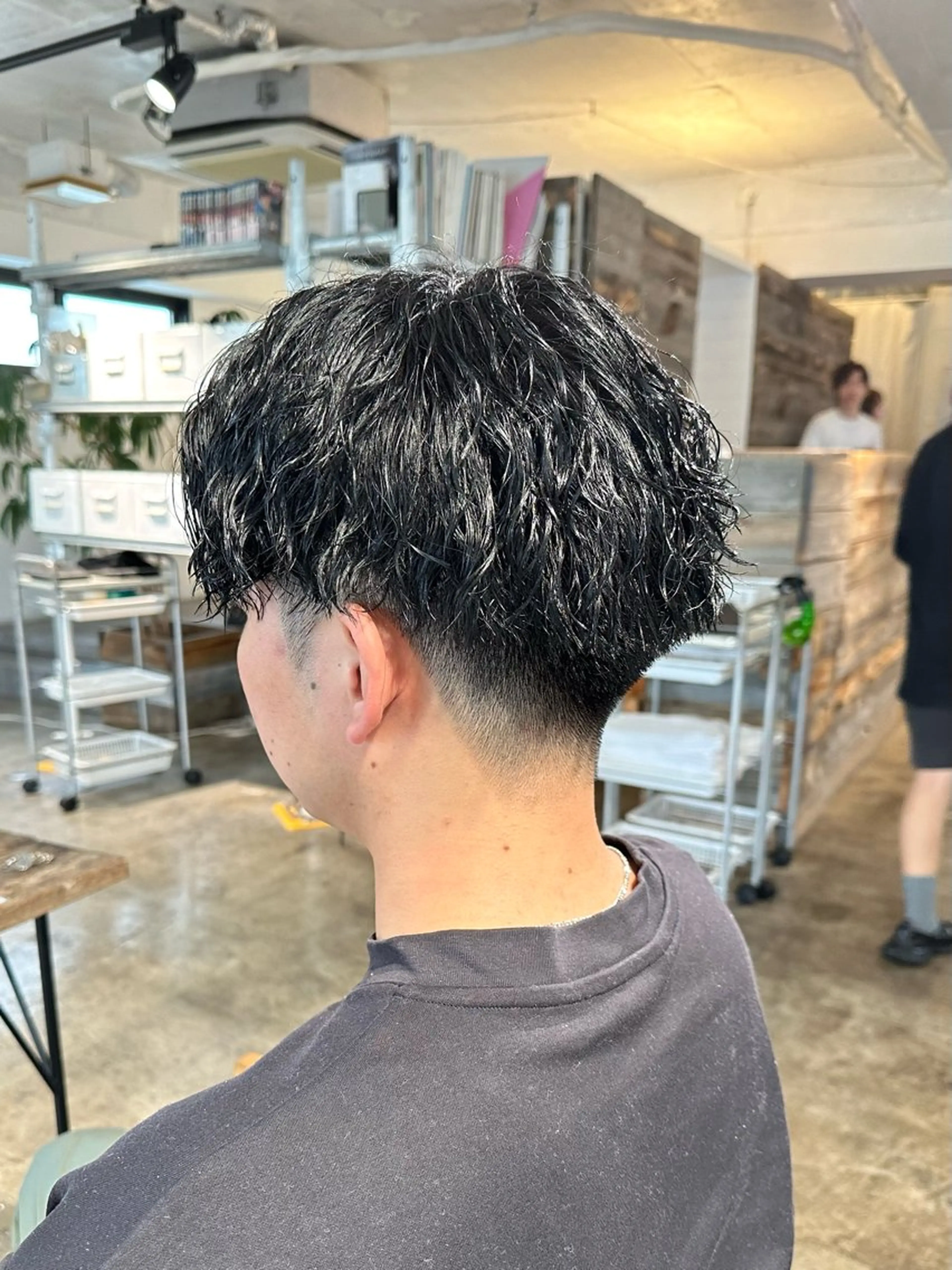カラー メンズ センターパート メンズパーマ 黒髪 ブルーカラー ブルーブラック カット ヘアカラー トリートメント 骨格補正施術/メンズ 専門美容師/YUYAのヘアスタイル