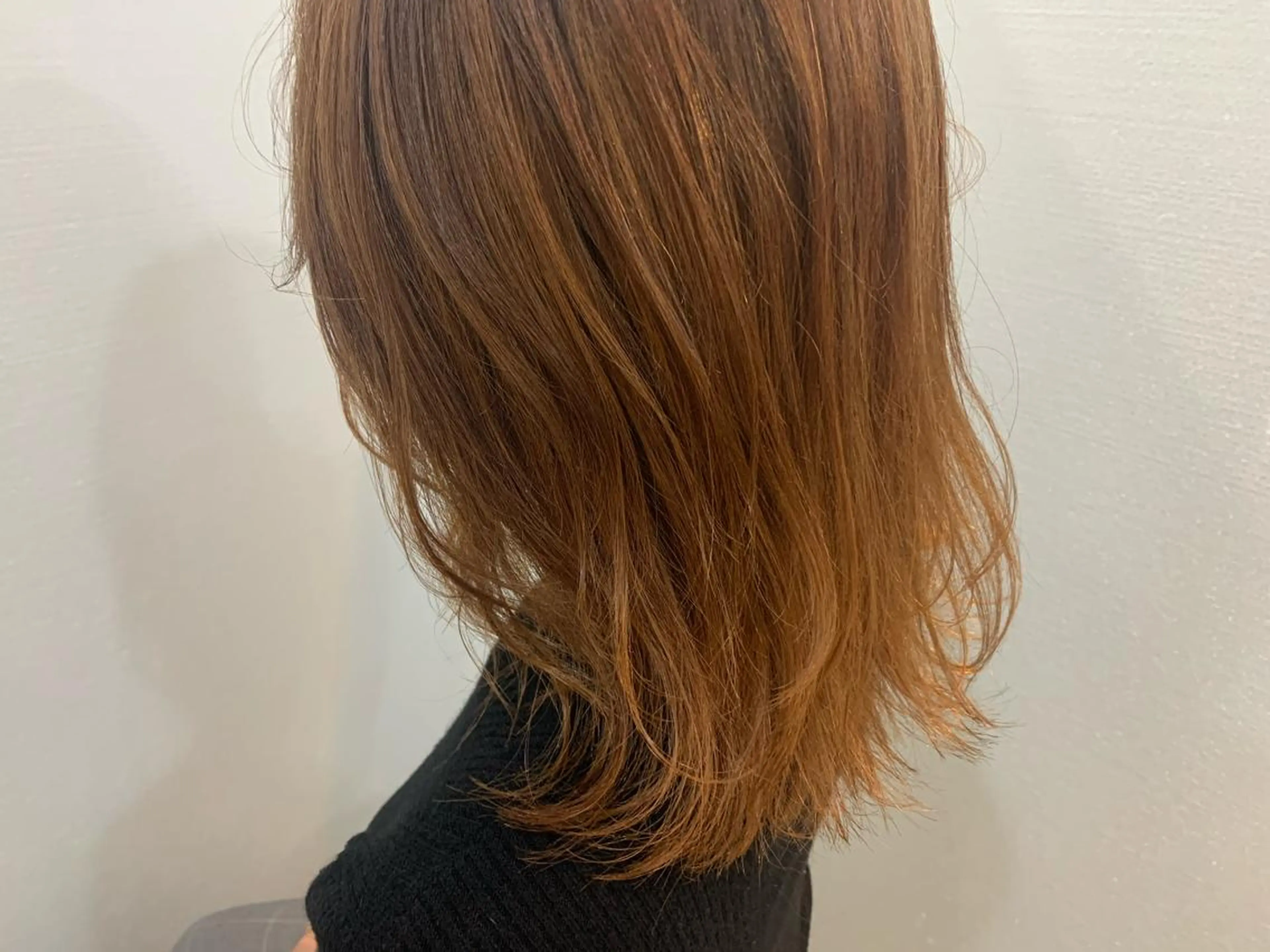 セミロング カラー ハイライトカラー オレンジ ハイライト カット ヘアカラー Une（ユヌ）所属・【Uneユヌ】菊地 春那のヘアスタイル