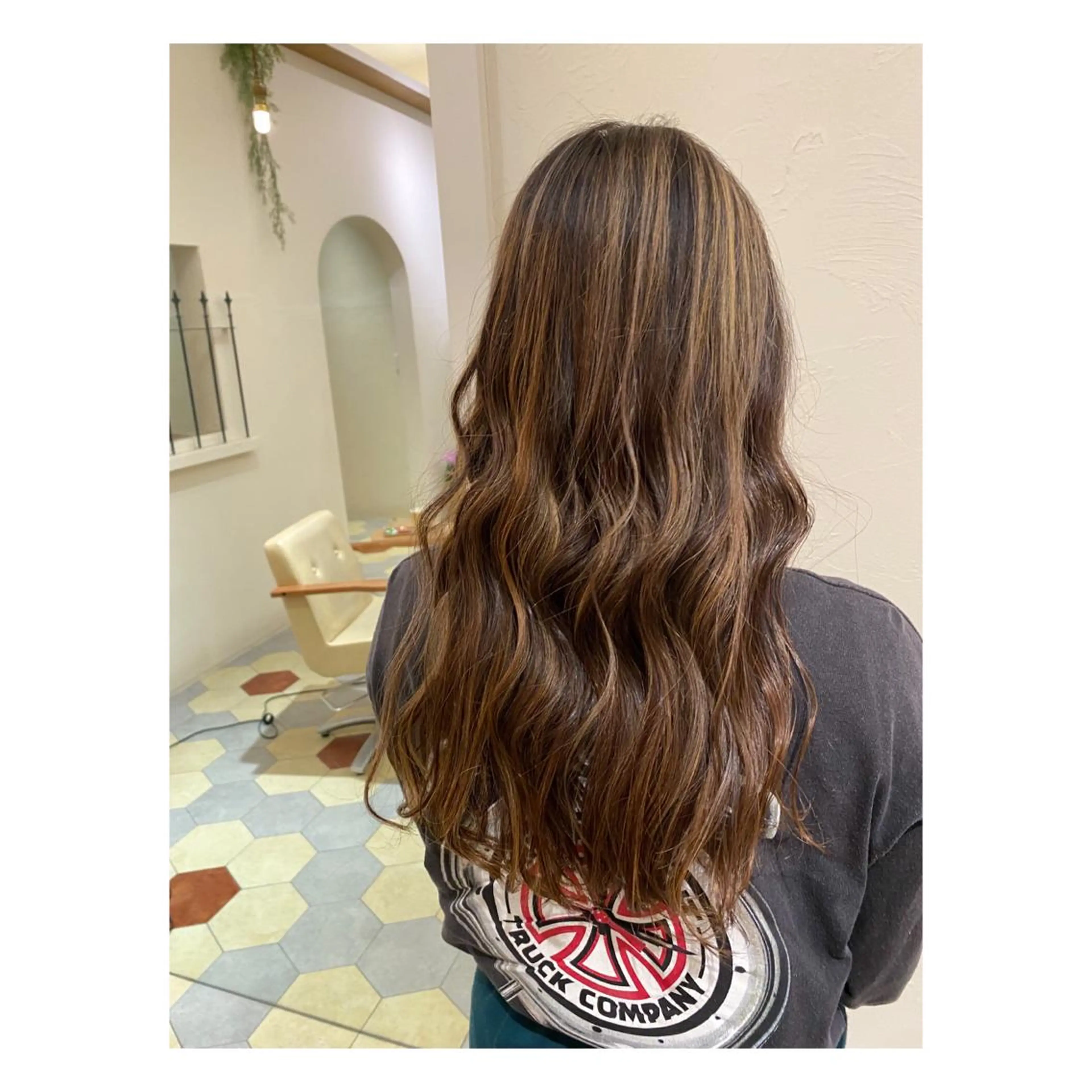 ロング カラー ハイライトカラー ハイライト 菊池大一 溝の口パーマのヘアスタイル