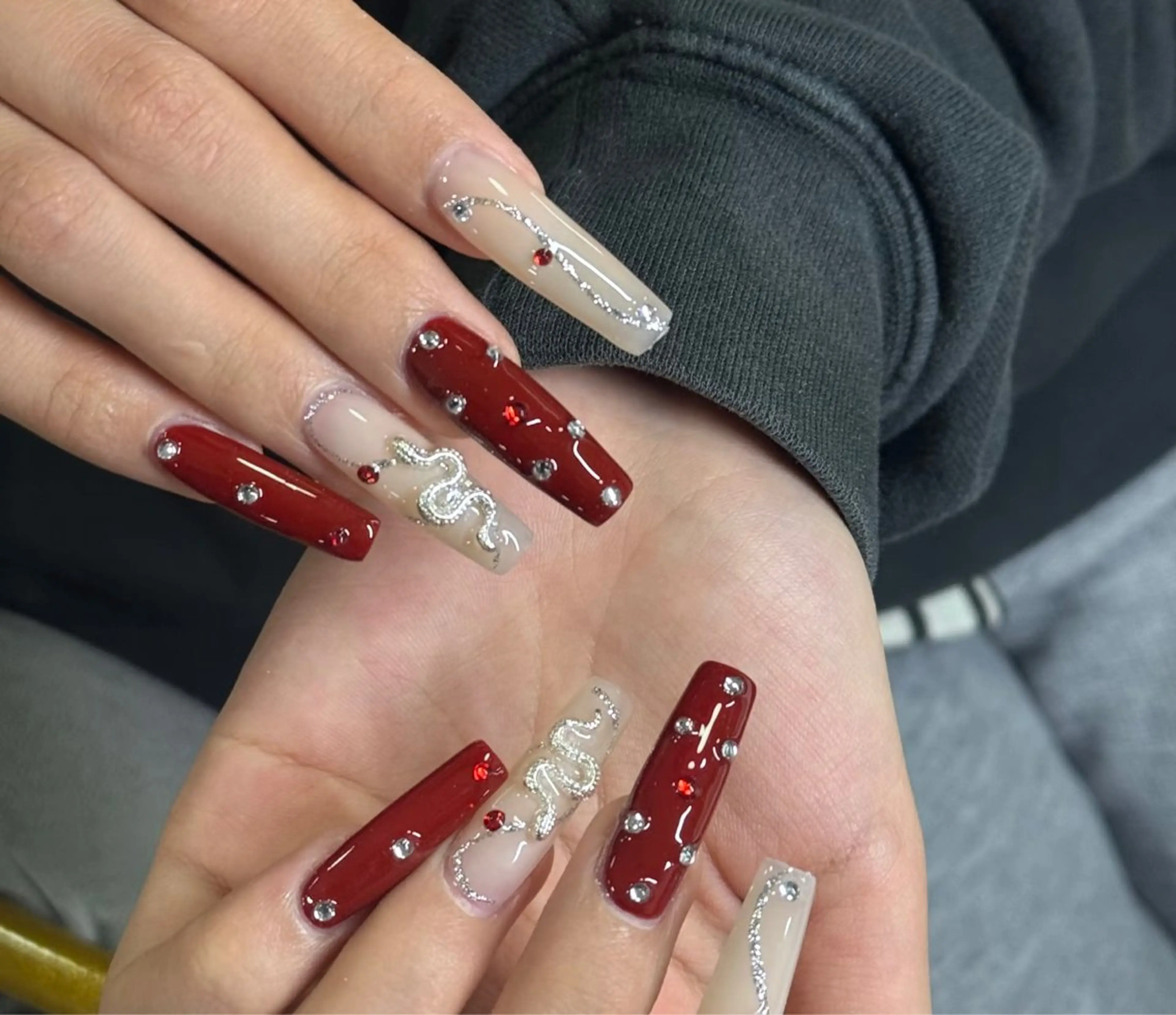 ネイル チークネイル フレンチネイル ジェルネイル ガーリー キラキラネイル ハンドネイル 高橋 雪のネイルデザイン