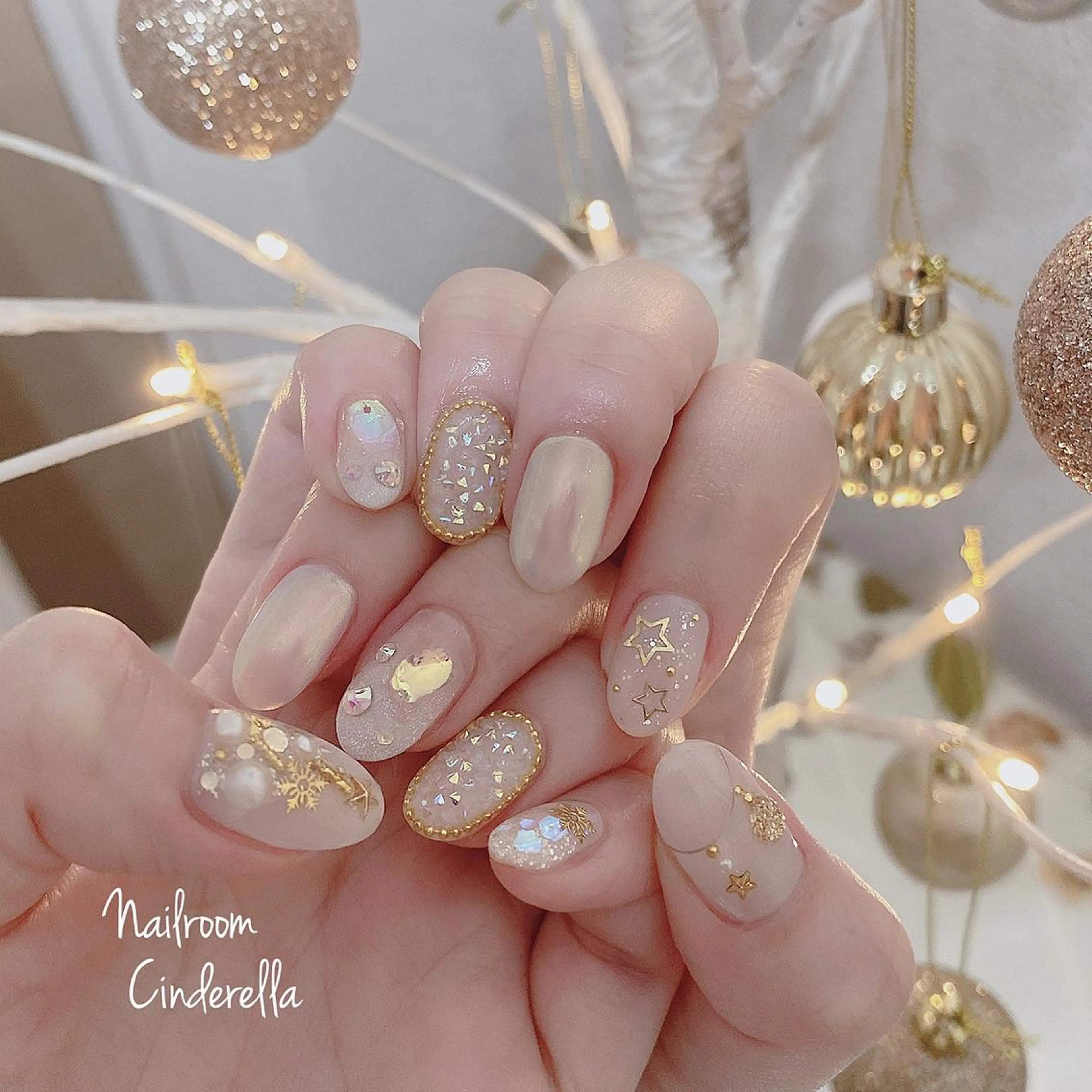 ネイル キラキラネイル 冬ネイル クリスマス Nailroom. Cinderellaのネイルデザイン