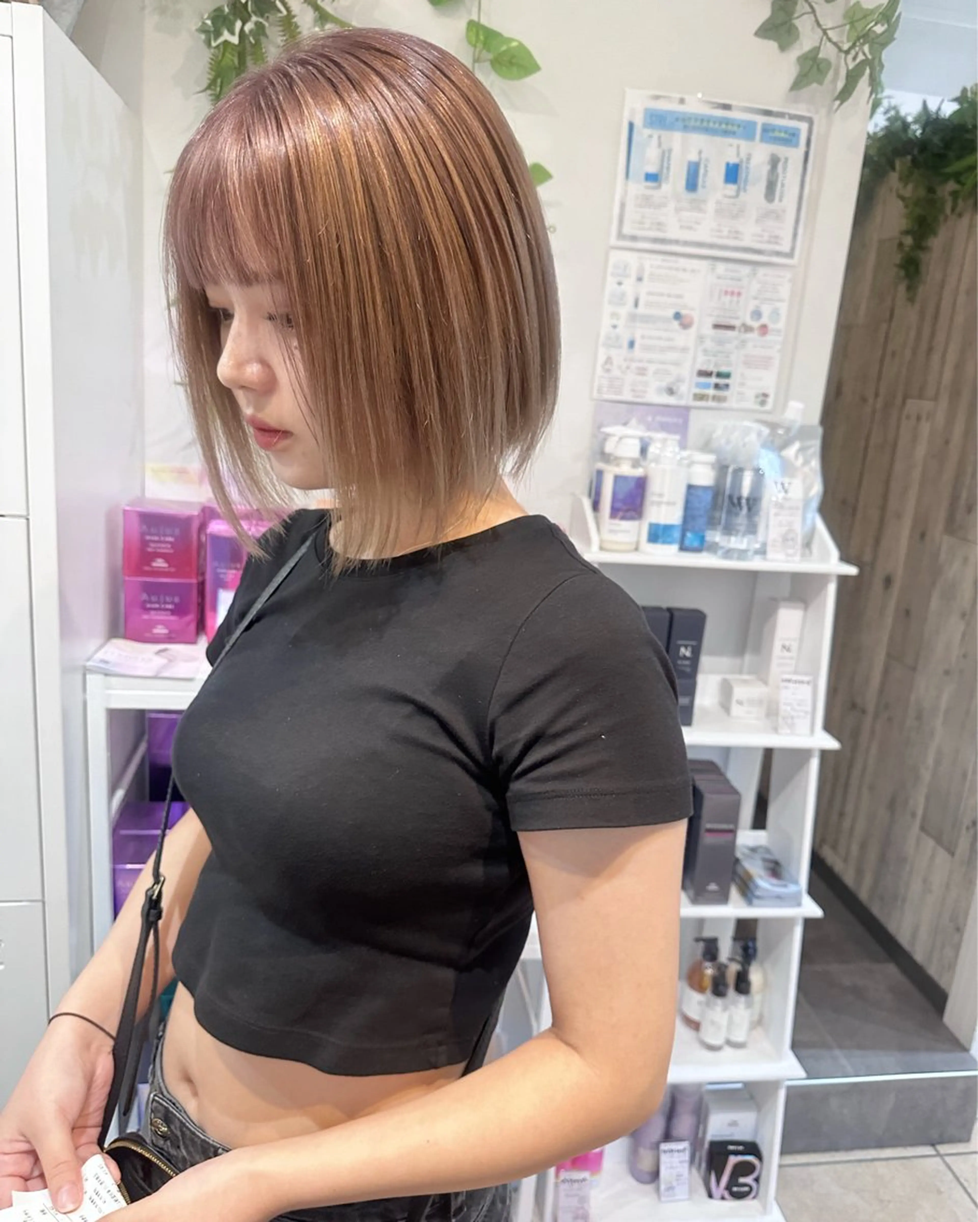 ミディアム カット ヘアカラー トリートメント ＨＩ ROのヘアスタイル