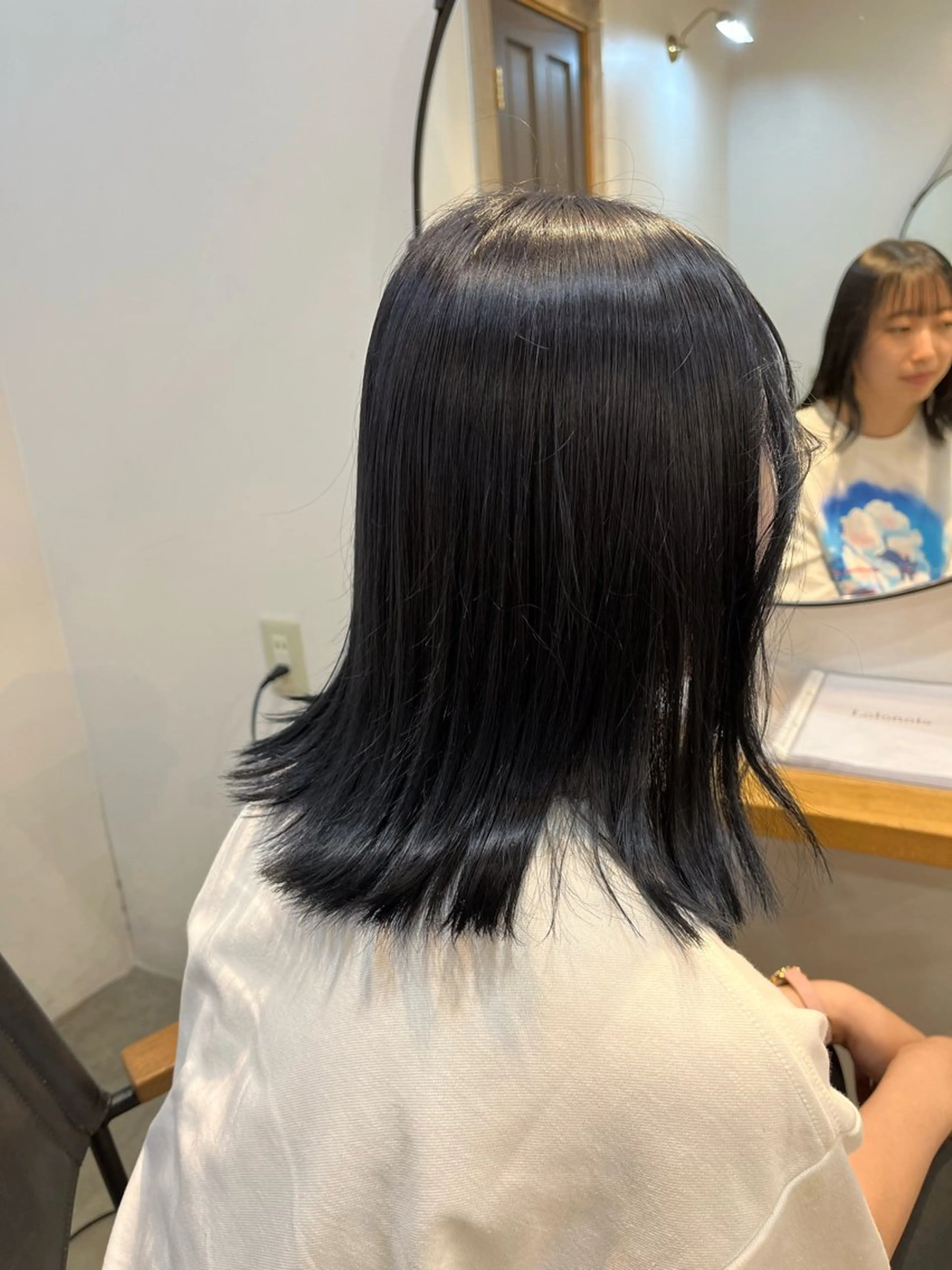 ミディアム カラー 黒髪 ブルーカラー ブルーブラック ヘアセット 中津/梅田/波巻き /髪質改善/愛芽のヘアスタイル