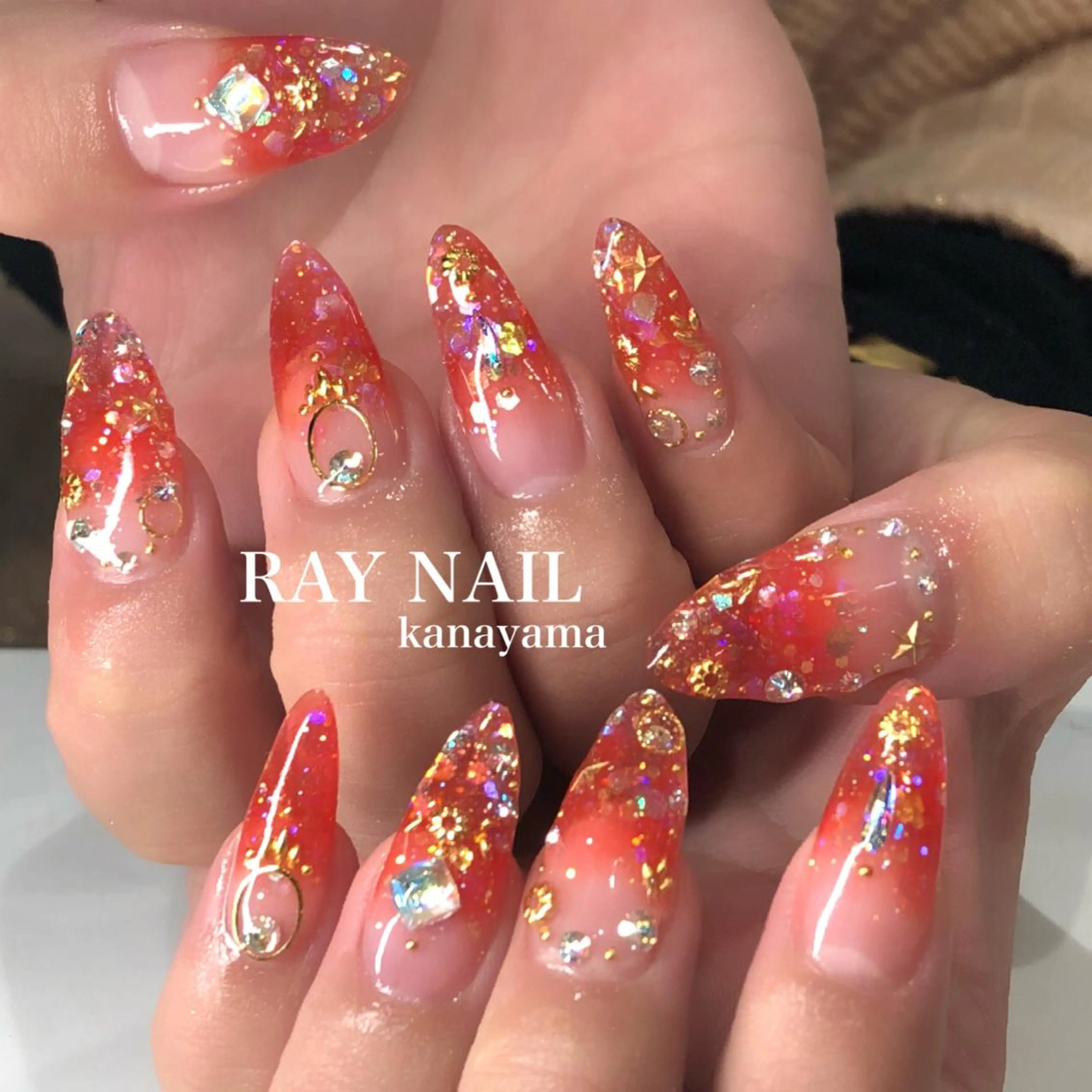 ネイル ゴールド ラメ(グリッター) 赤色 スカルプネイル Arowa 伊田のネイルデザイン