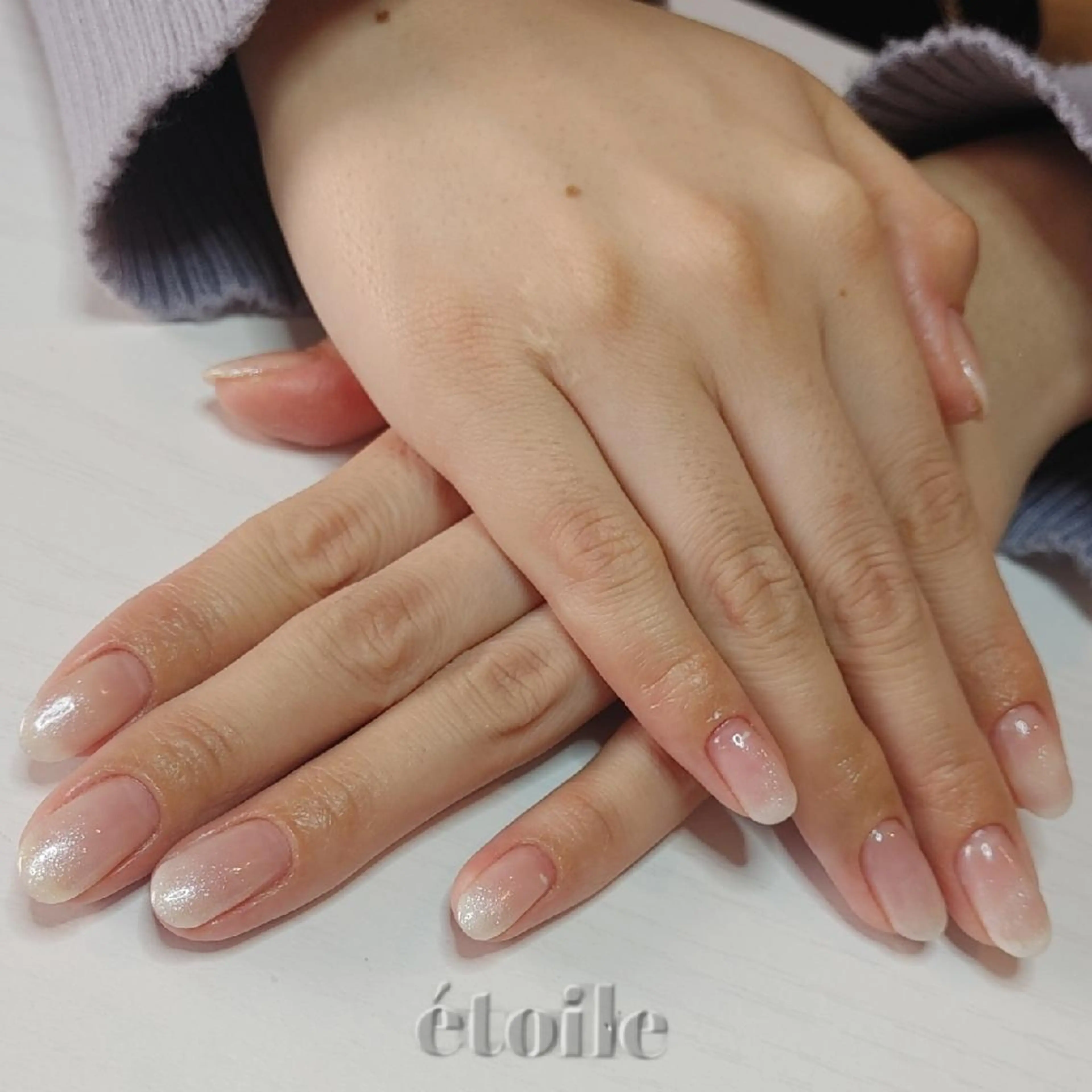 ネイル ラメ(グリッター) ホワイト ハンドネイル ハンドケア étoile(エトワール)所属・山田 可愛のネイルデザイン