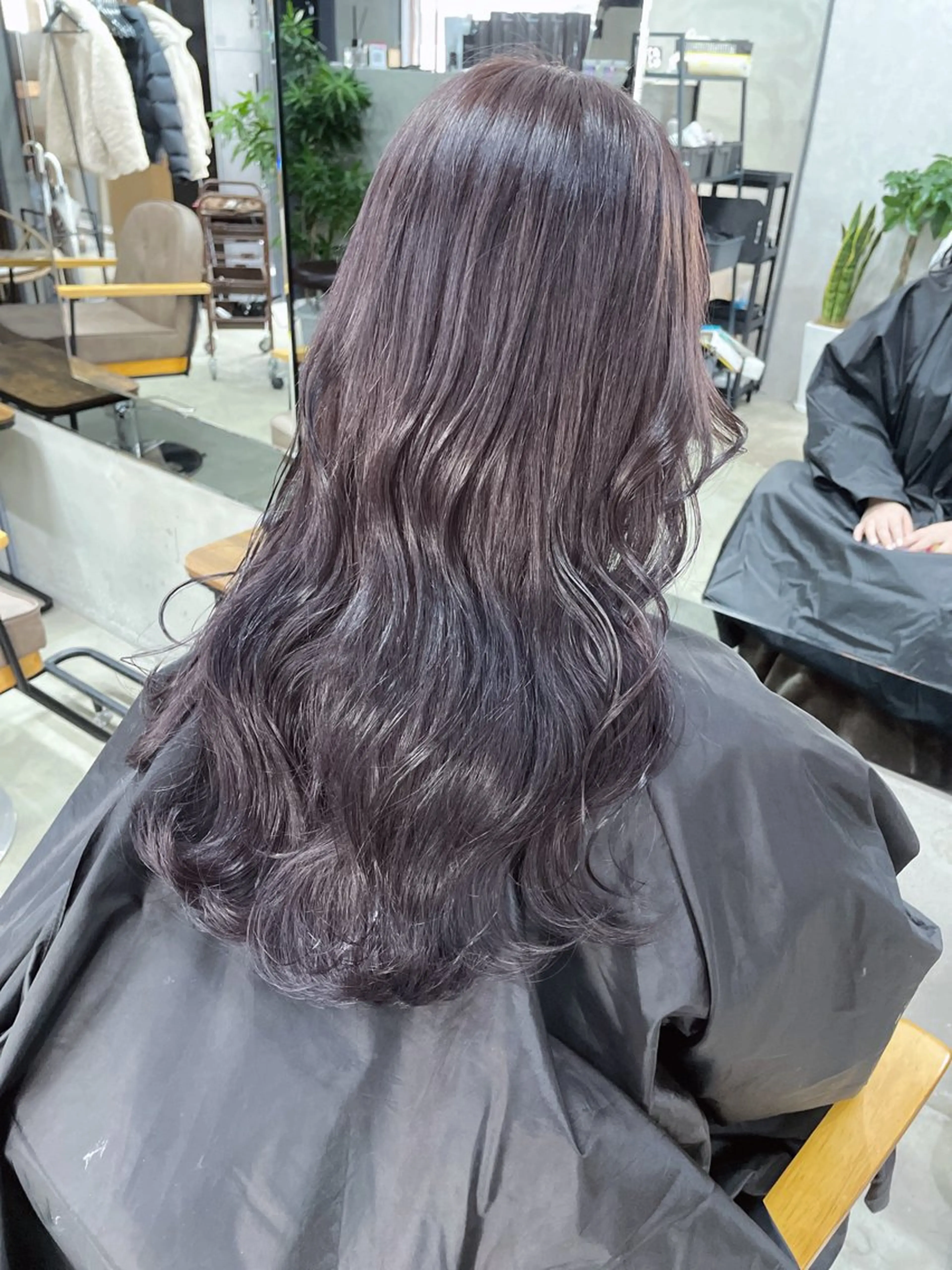 ロング カラー グレージュ ラベンダーカラー ラベンダーグレージュ ラベンダーグレー AIRI layer cut hairのヘアスタイル