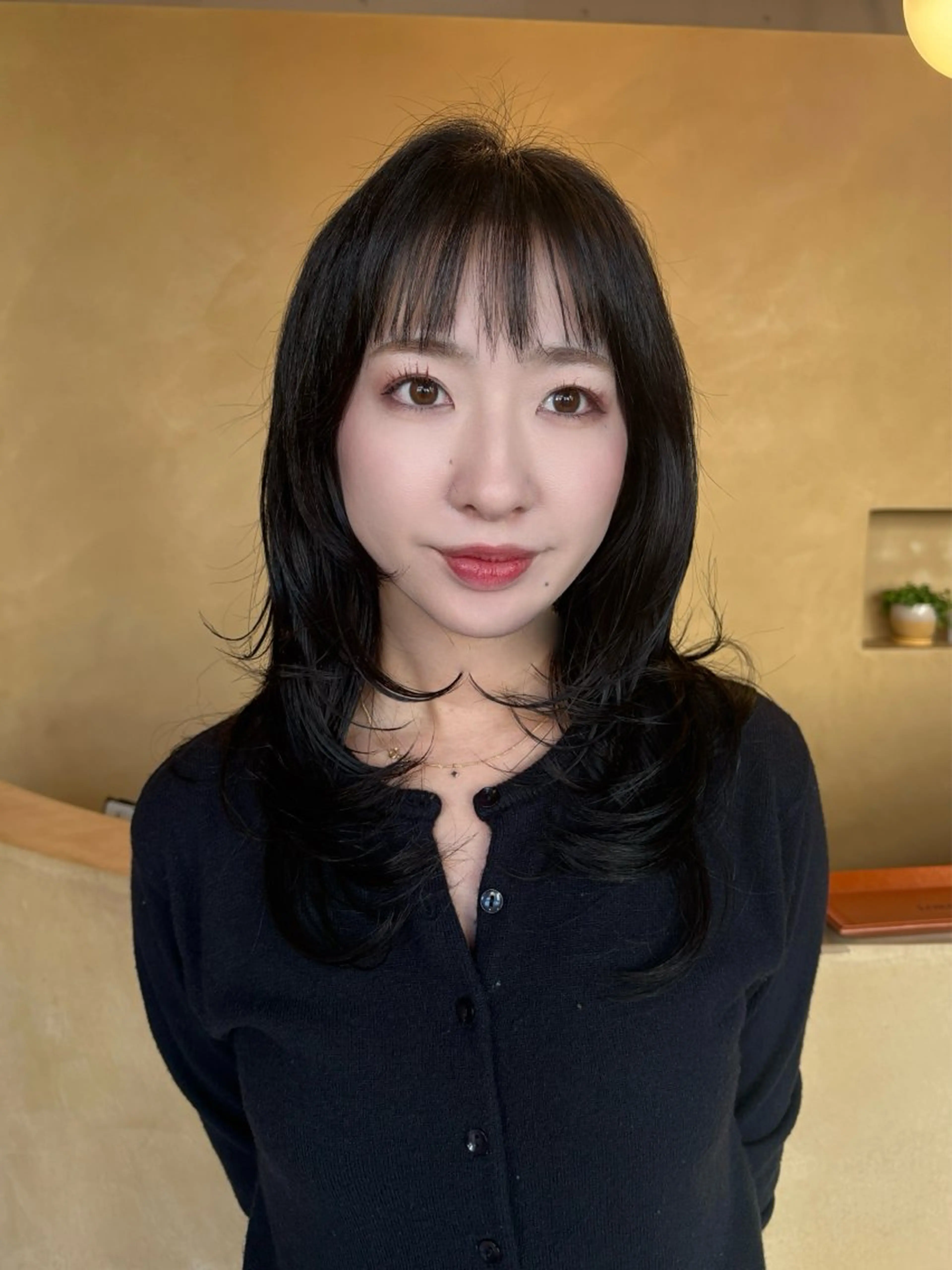 セミロング レイヤーカット 西田 朋華のヘアスタイル