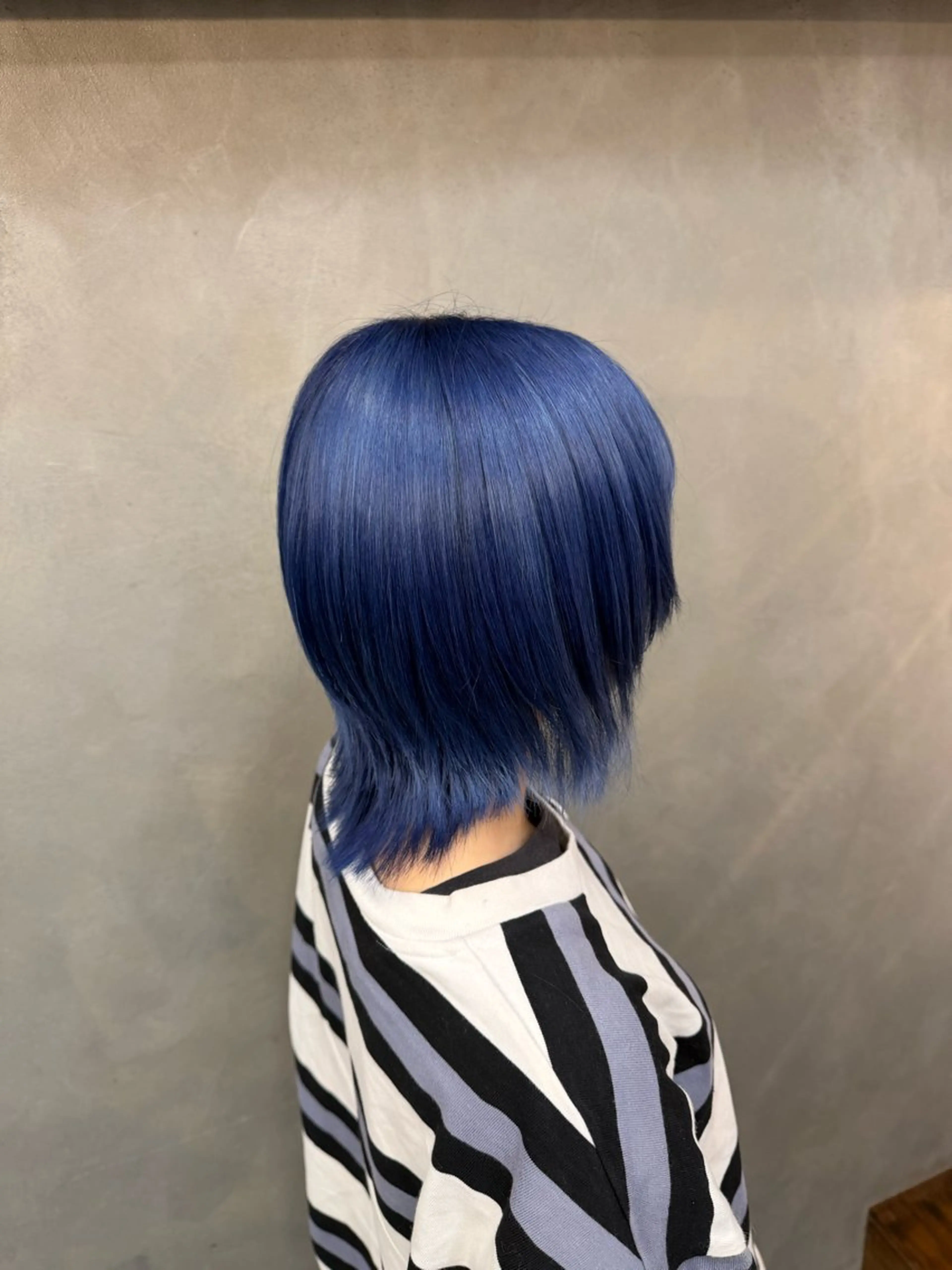 セミロング カラー ブルーカラー ウルフカット ヘアカラー TNB TOKYO所属・エクステ/コーンロウ KURUMI⛓️🔥のヘアスタイル