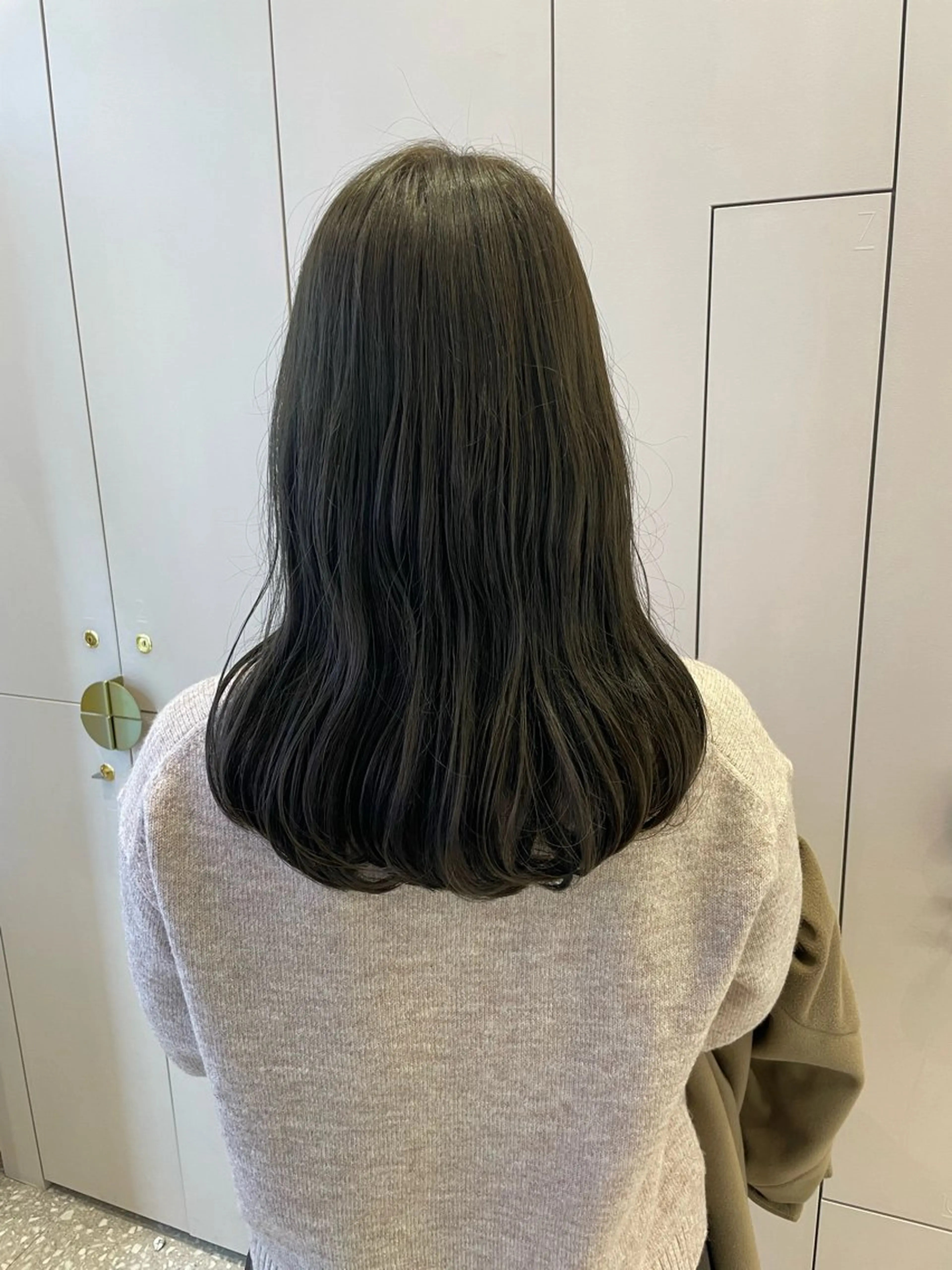 セミロング カラー ベージュカラー ブリーチ 透明感カラー ブリーチなしカラー オリーブベージュ 暖色/オリーブカラー /中村未来🍒🫒のヘアスタイル