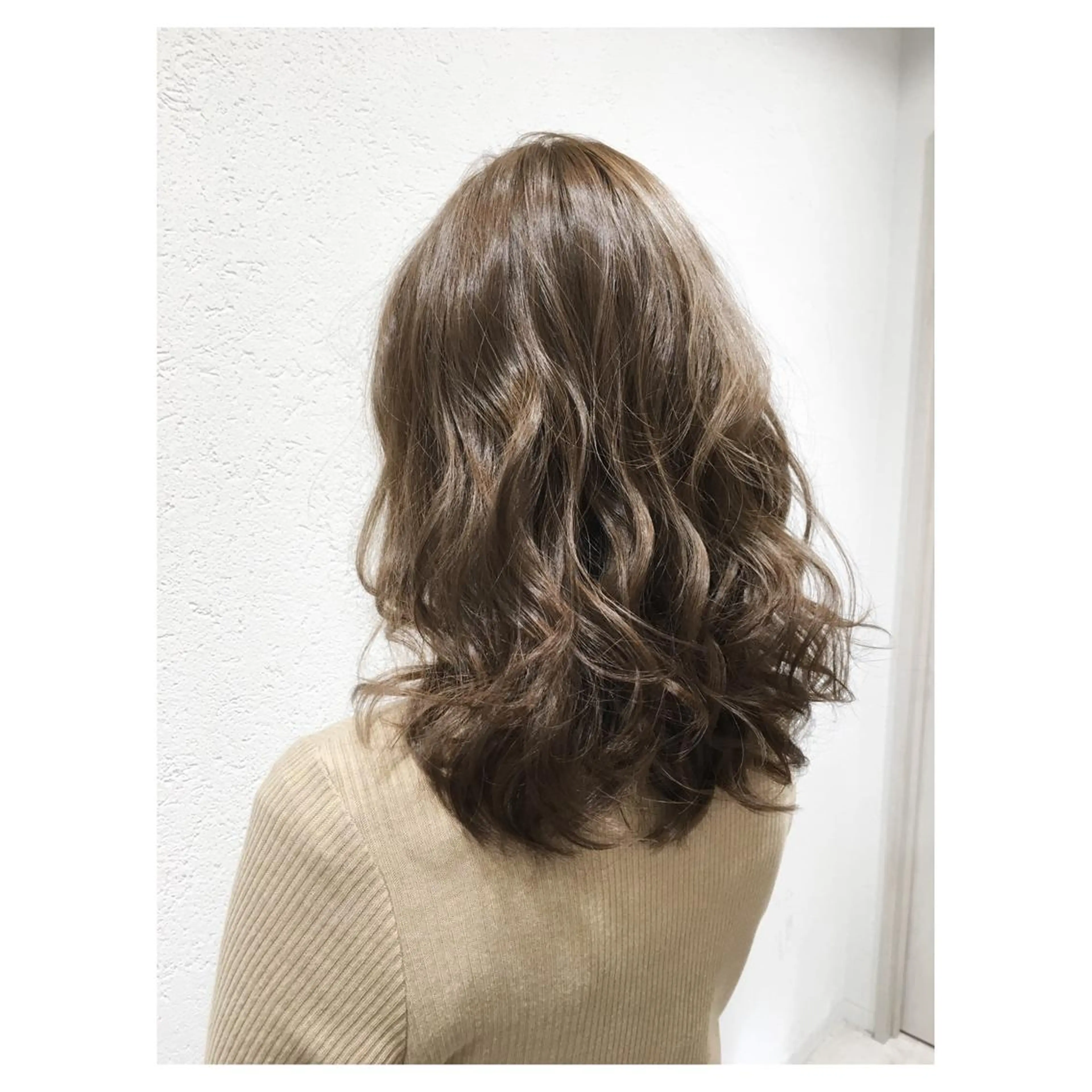 ミディアム カラー biscohair 髪にドラマを。のヘアスタイル