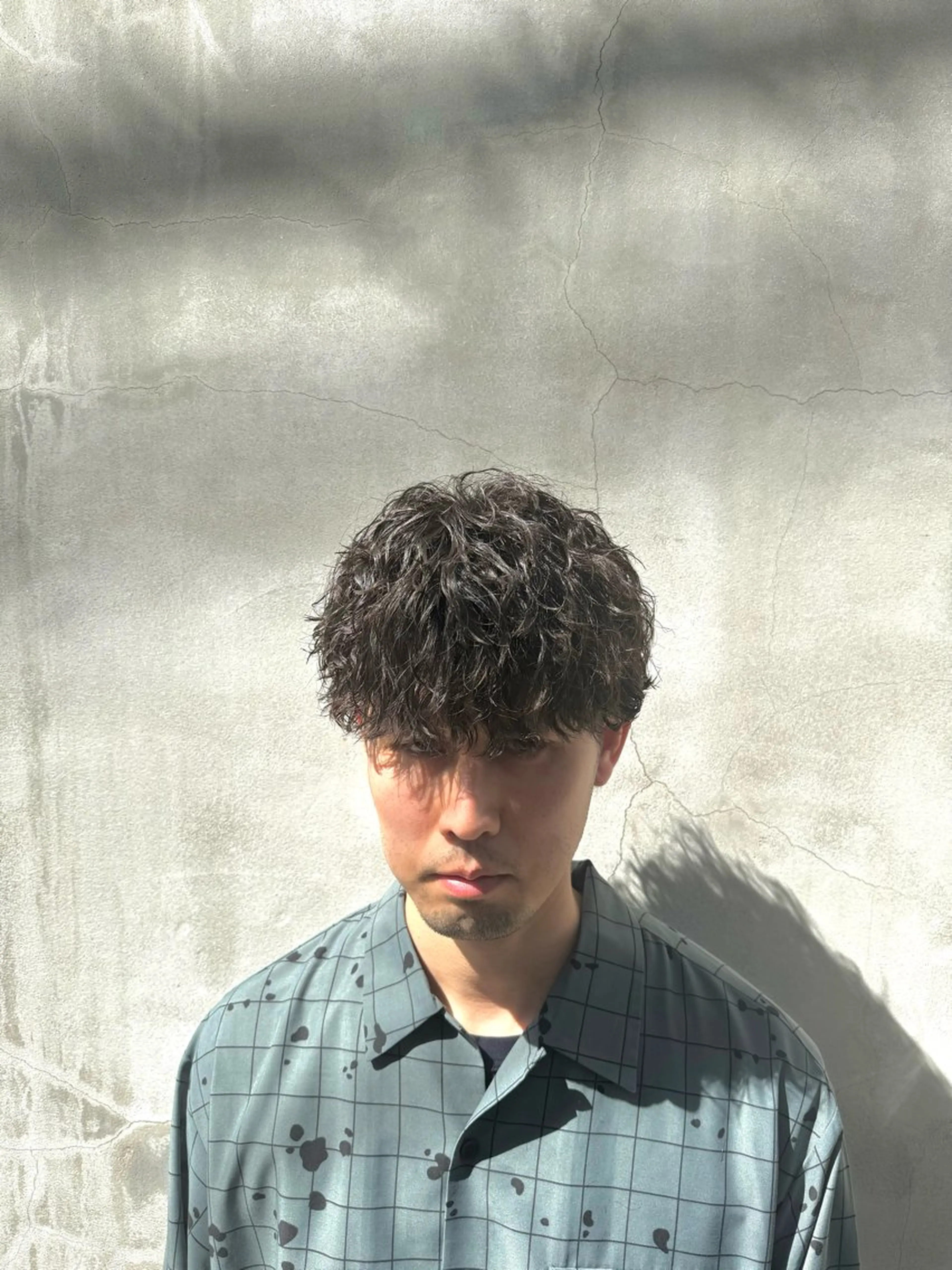 ショート メンズ 波巻きパーマ カルマ/毛流れ/ メンズヘア/荒井博之のヘアスタイル