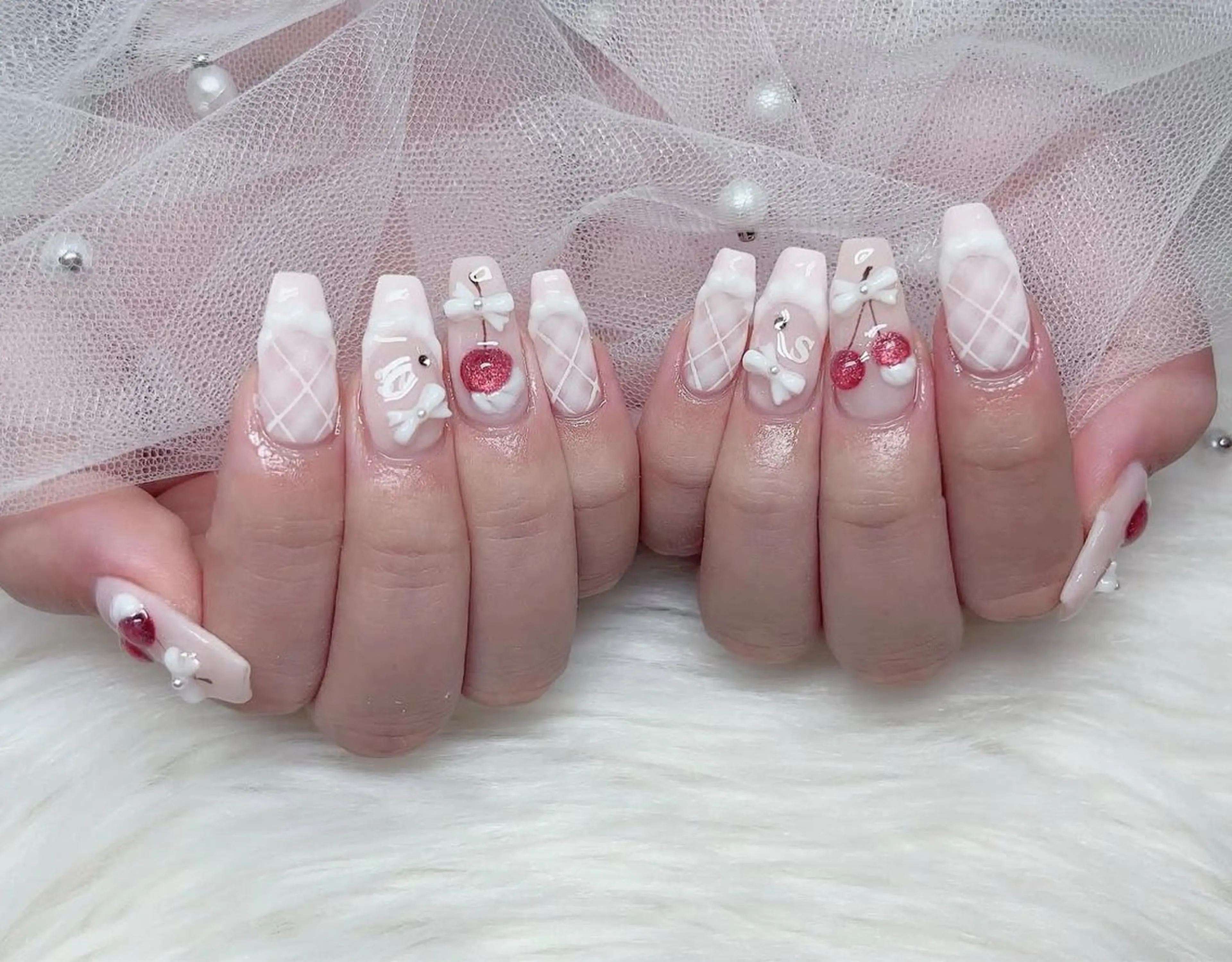 ネイル オーロラネイル フレンチネイル ジェルネイル ハロウィン キラキラネイル ハンドネイル H.baby Nail Salonのネイルデザイン