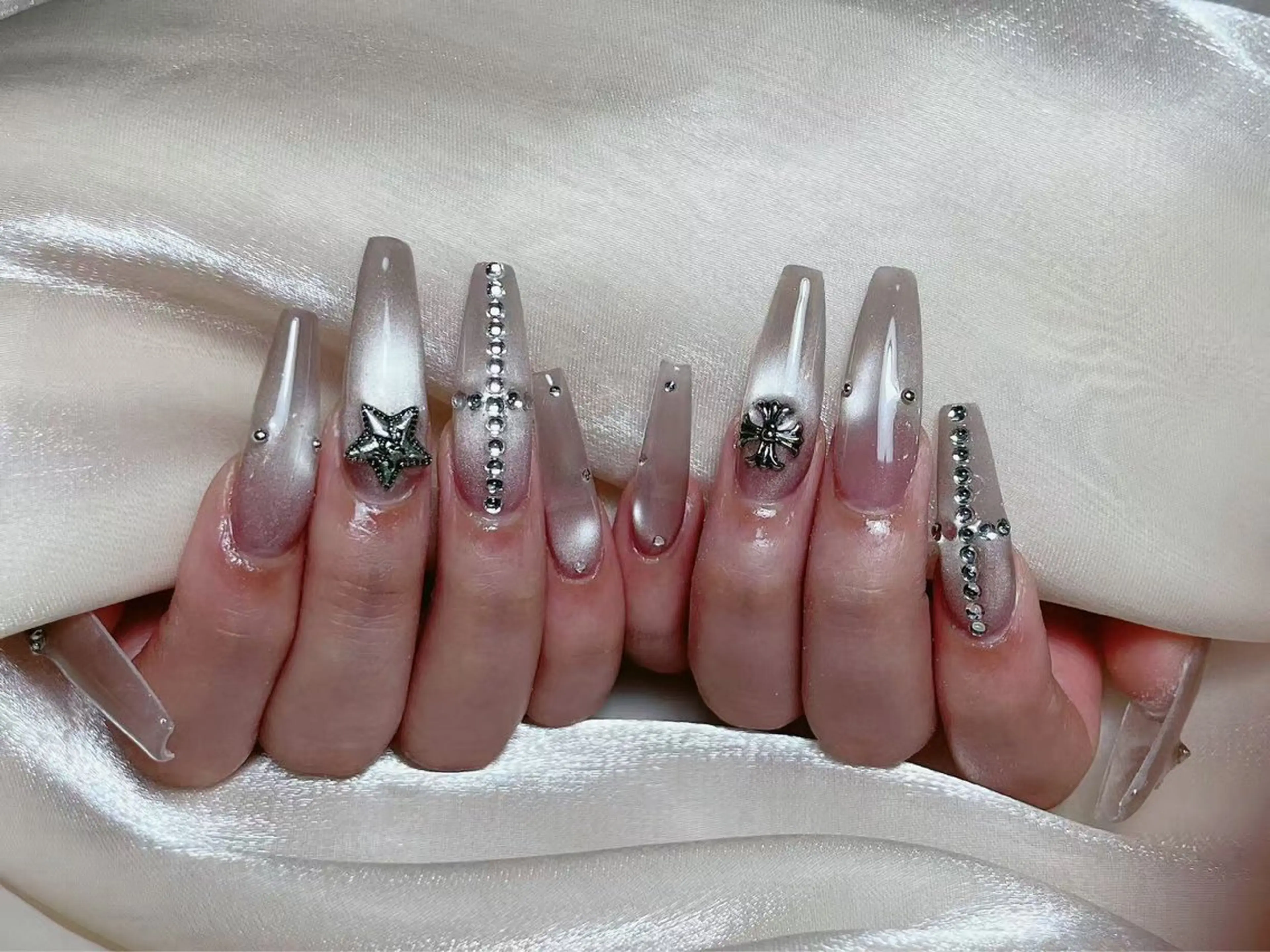 ネイル ハンドネイル LR.ONE ヨウのネイルデザイン