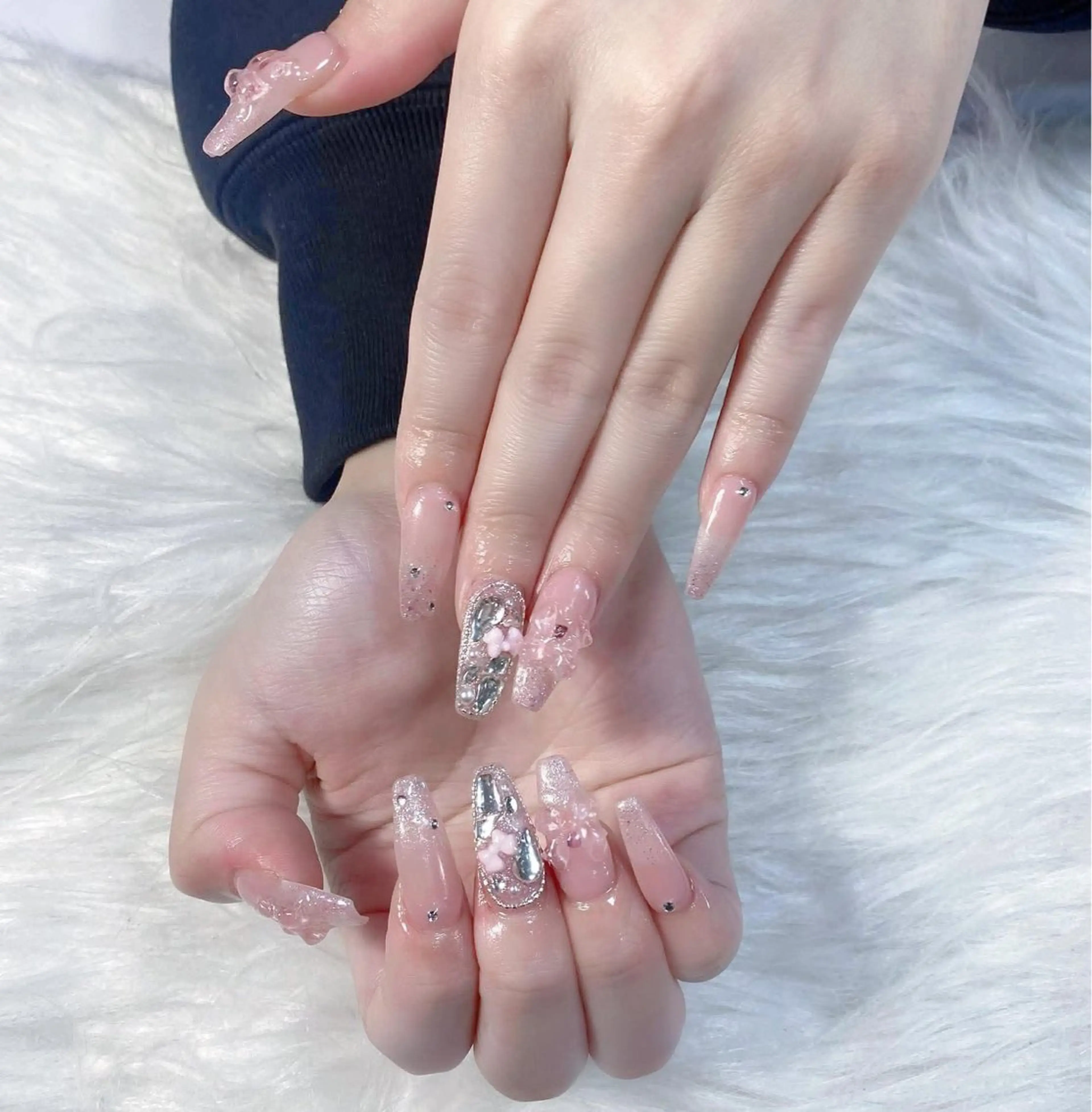 ネイル 長さ出し フレンチネイル グラデーション キラキラネイル 韓国ネイル ハンドネイル Hana Nail Salonのネイルデザイン