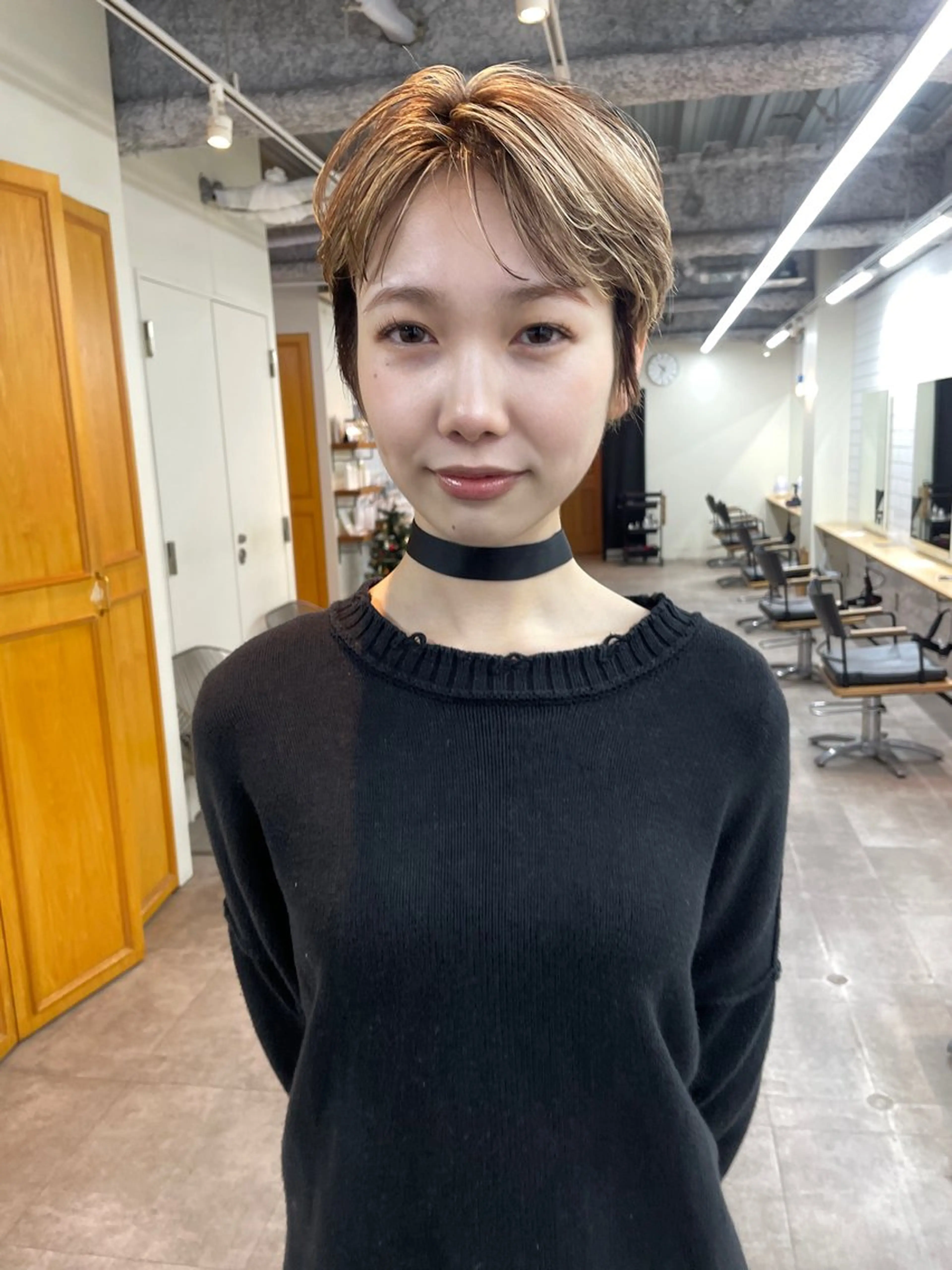 ショート カラー ブリーチ デザインカラー レイヤー／似合わせ TAKUYAのヘアスタイル