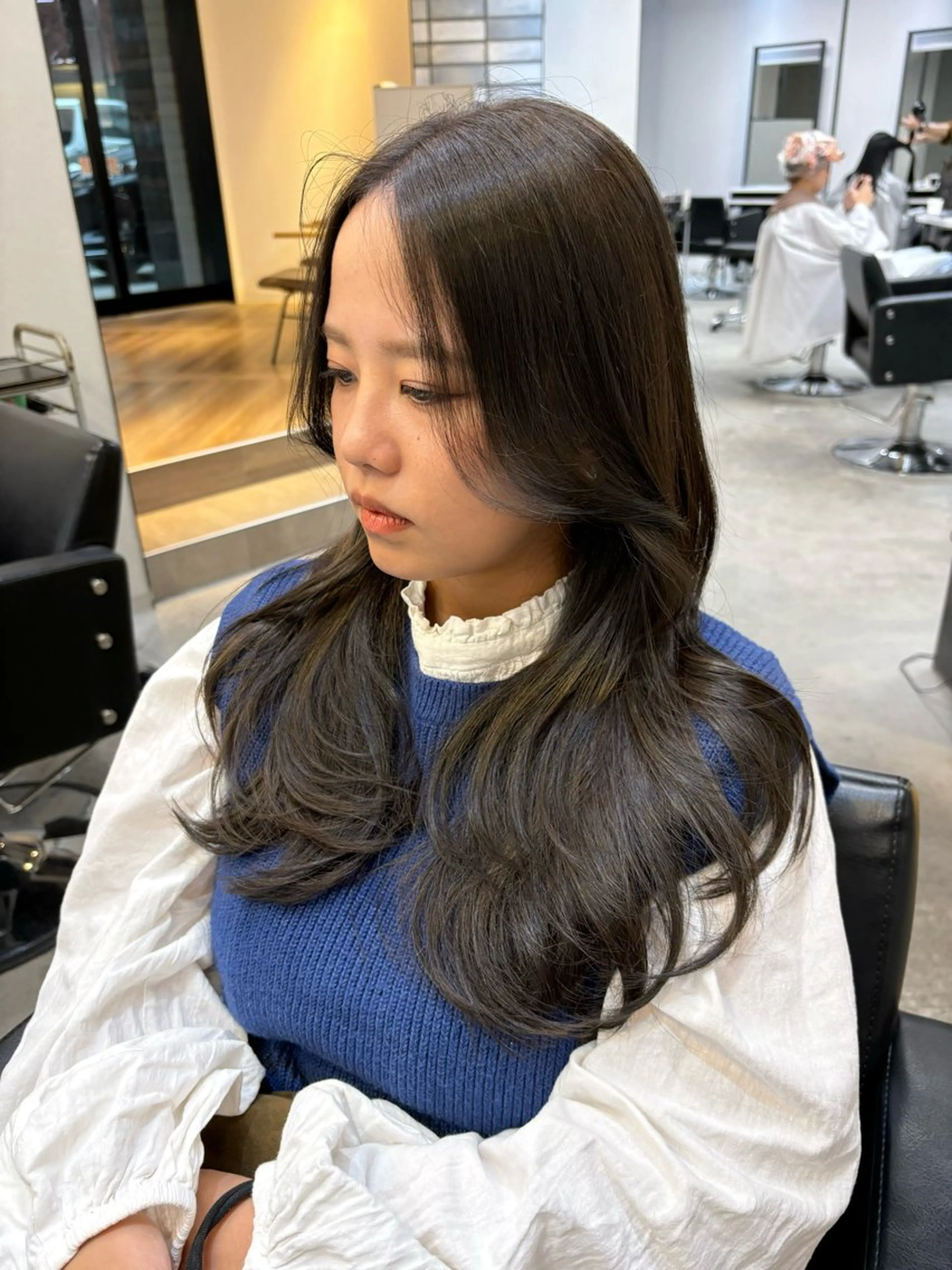 ロング カラー グレージュ オリーブグレージュ オリーブグレー 韓国風ヘア レイヤーカット カット ヘアカラー トリートメント レイヤー/大人メンズ パーマ🌀 平島拓也のヘアスタイル