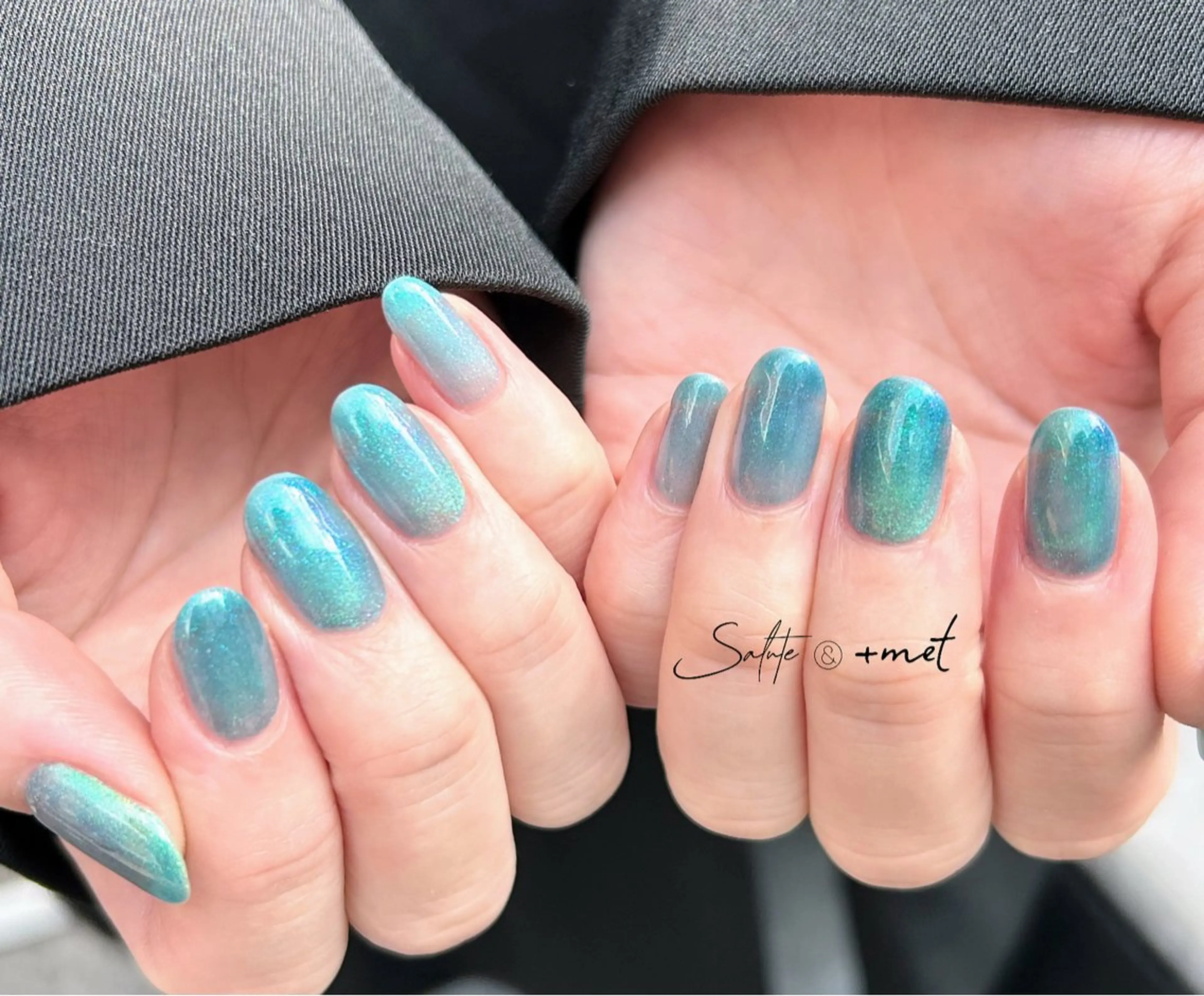 ネイル オーロラネイル ジェルネイル グリーン キラキラネイル マグネットネイル ハンドネイル 渋谷 怜奈のネイルデザイン