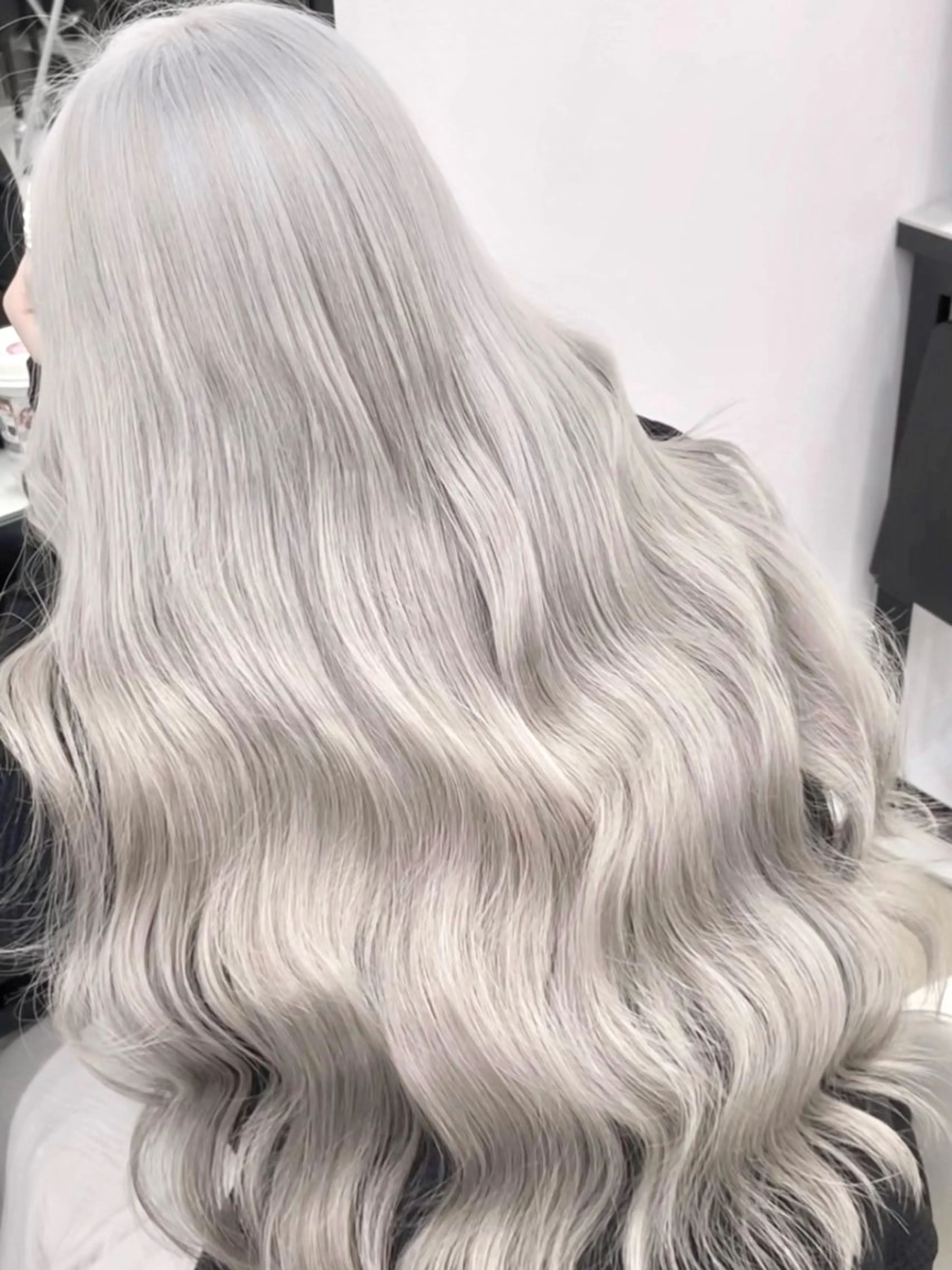 ロング ヘアカラー wistell所属・ハイトーン/艶カラー sarina🩷のヘアスタイル