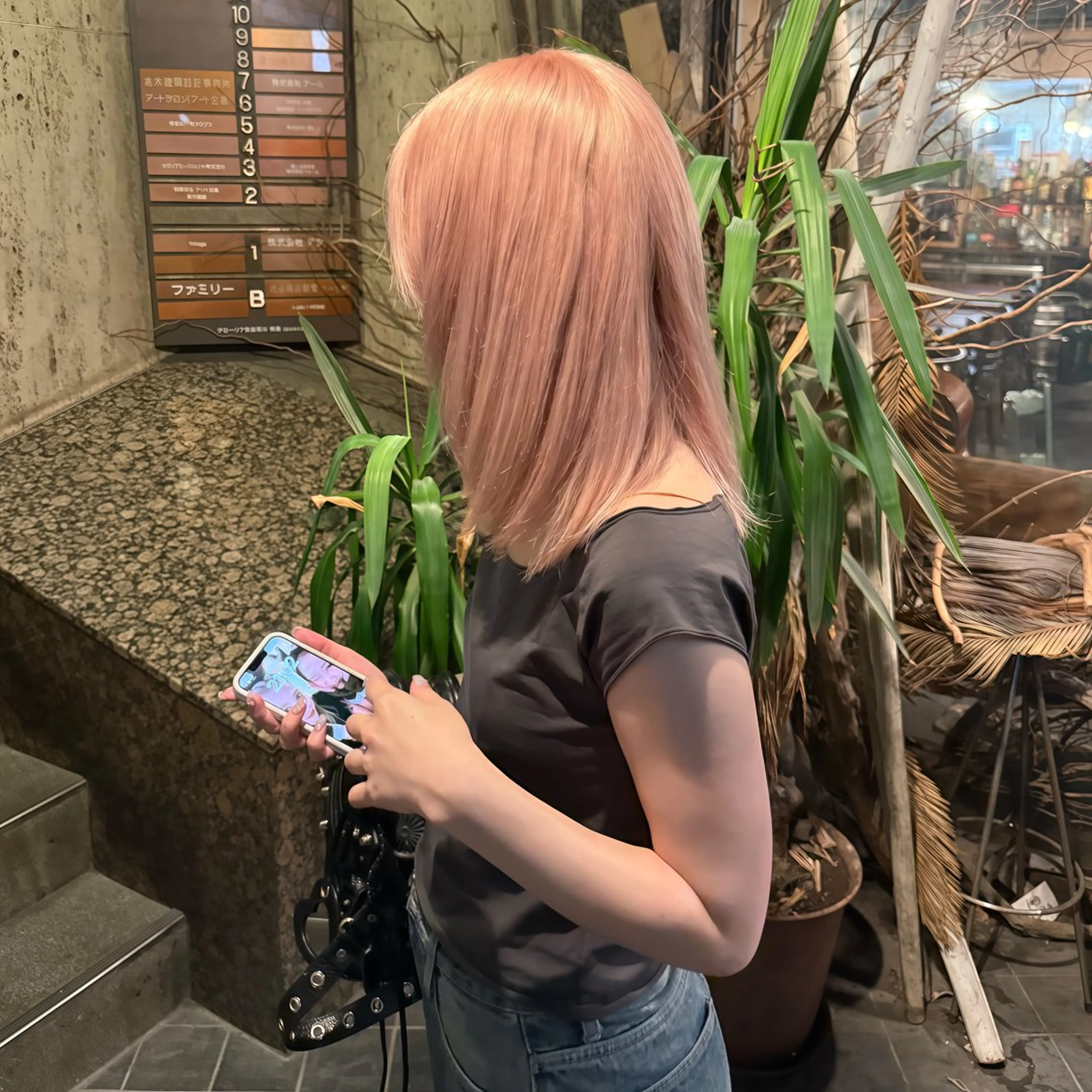 セミロング ヘアカラー 艶ハイトーン/ 颯一朗のヘアスタイル