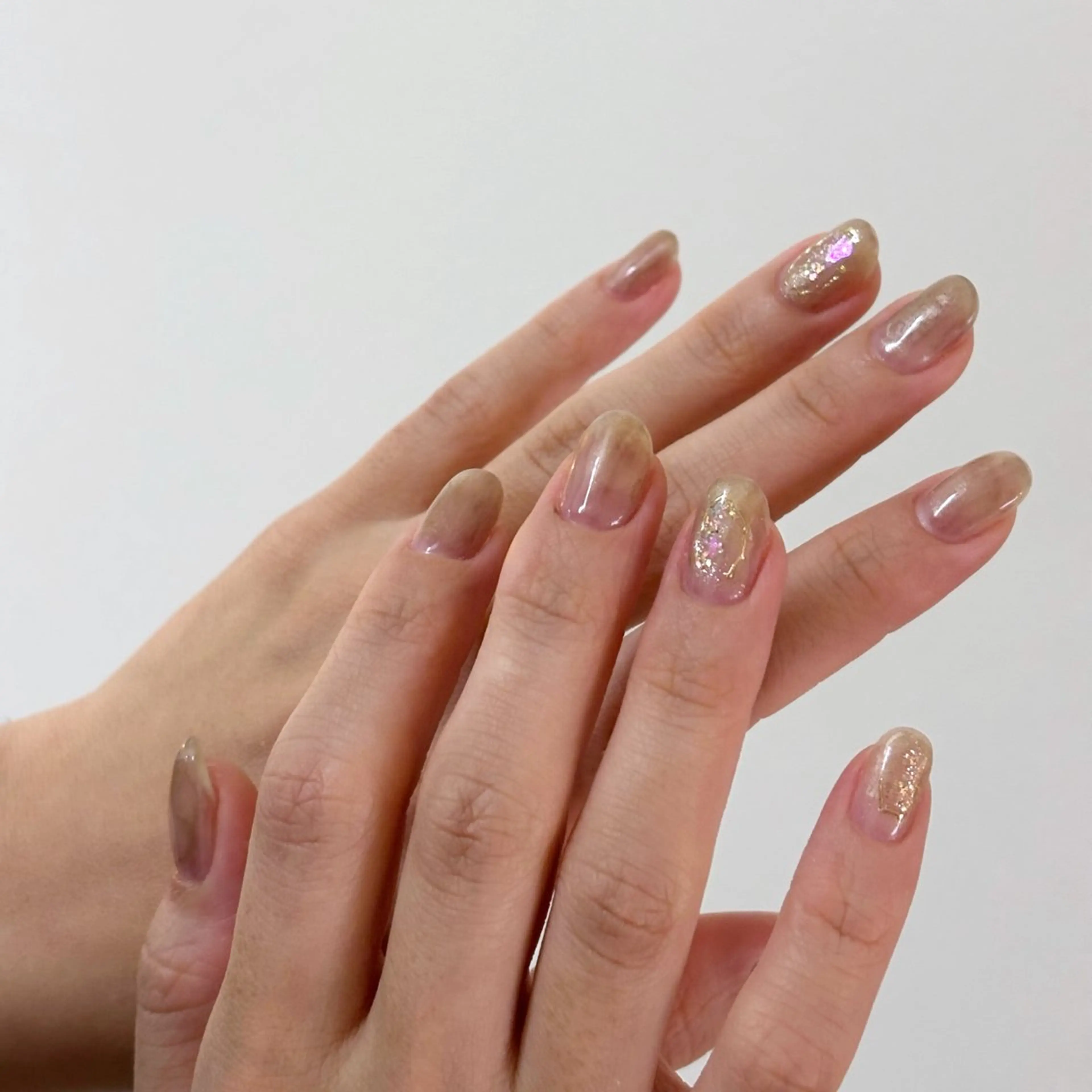 ネイル ゴールド ラメ(グリッター) ホワイト ハンドネイル Elio所属・Elio 国泰寺のネイルデザイン