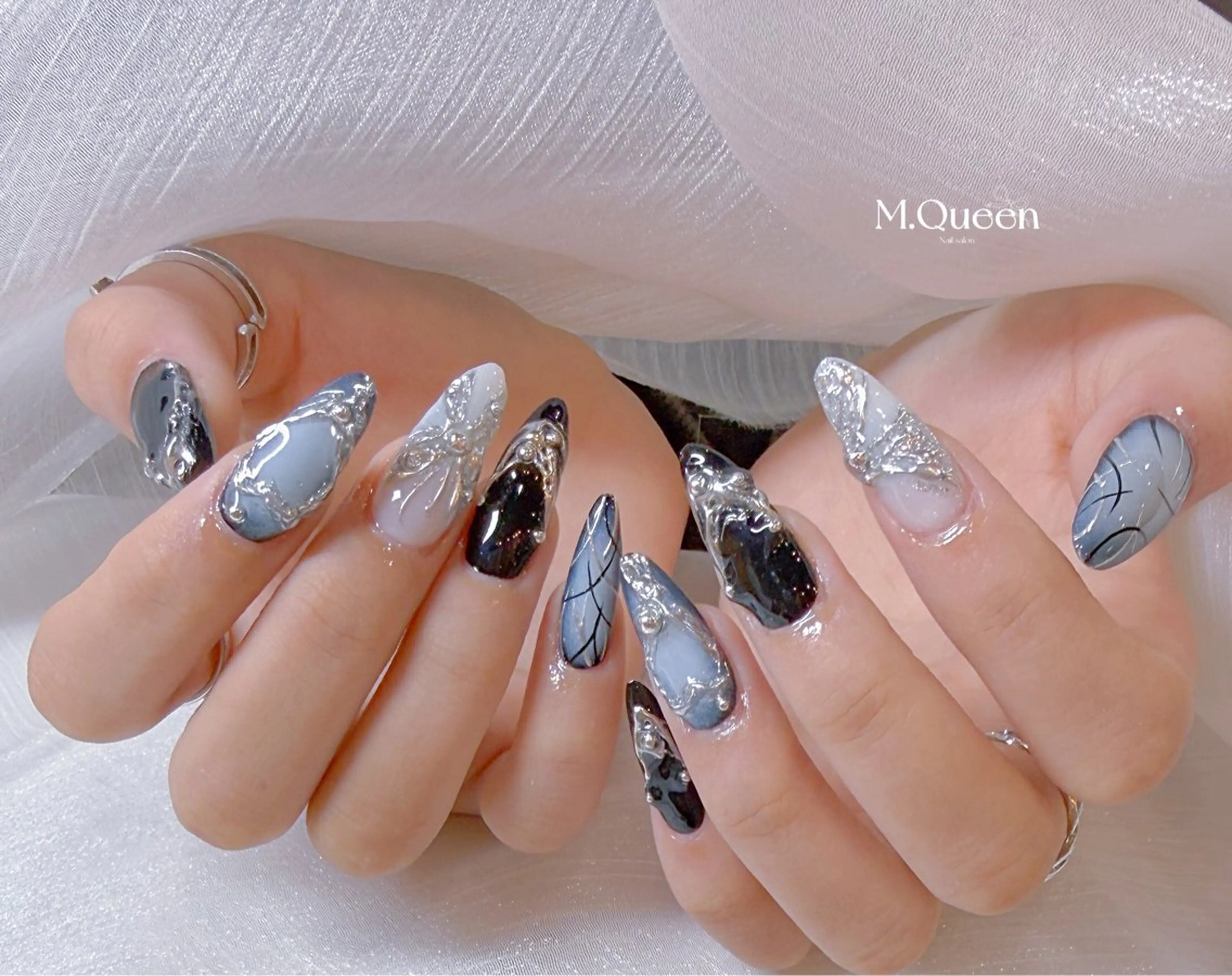 ネイル MQueen ネイルサロンマルのネイルデザイン