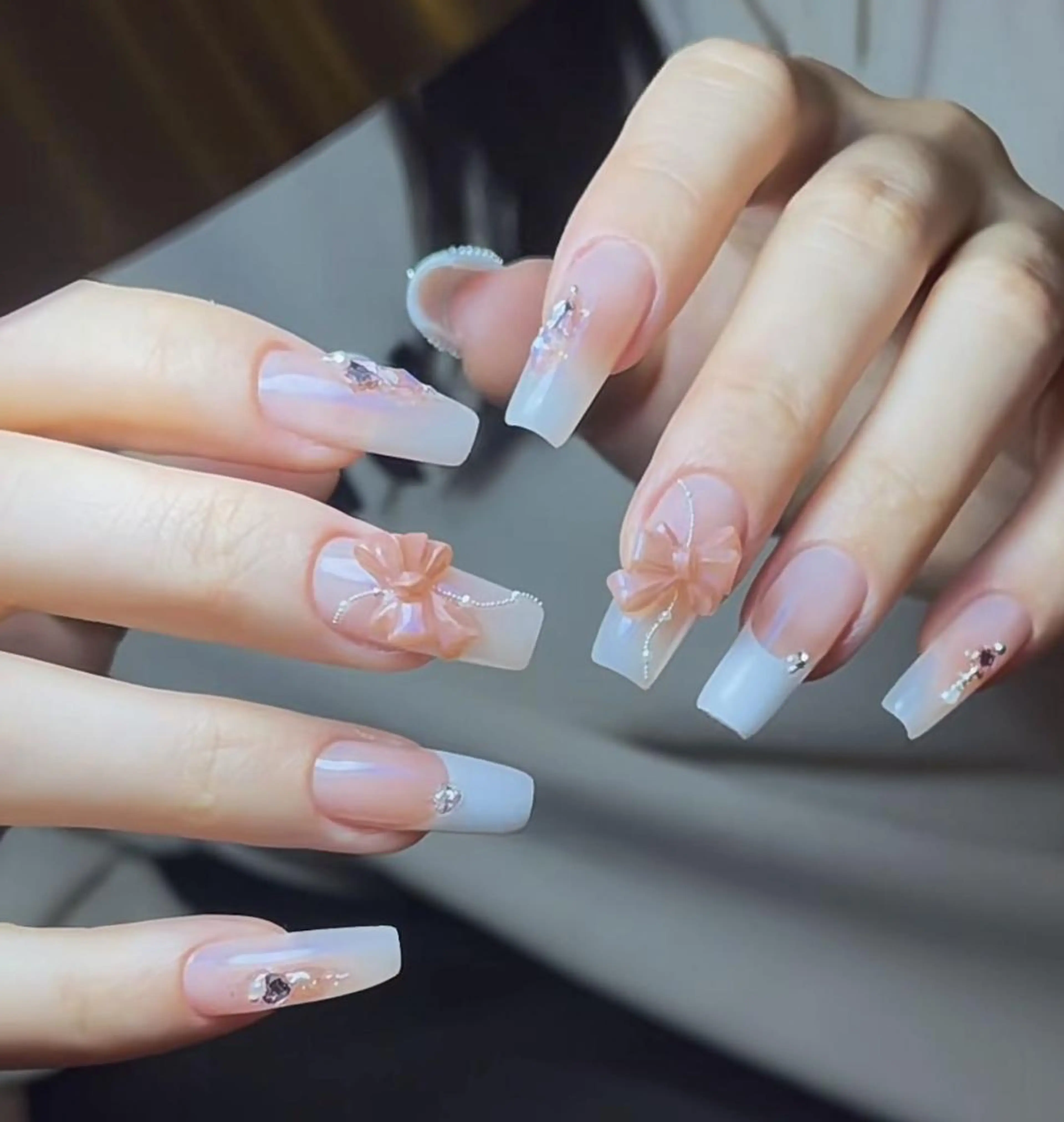 ネイル アートネイル 長さ出し ネイルチップ Queens ciciのネイルデザイン