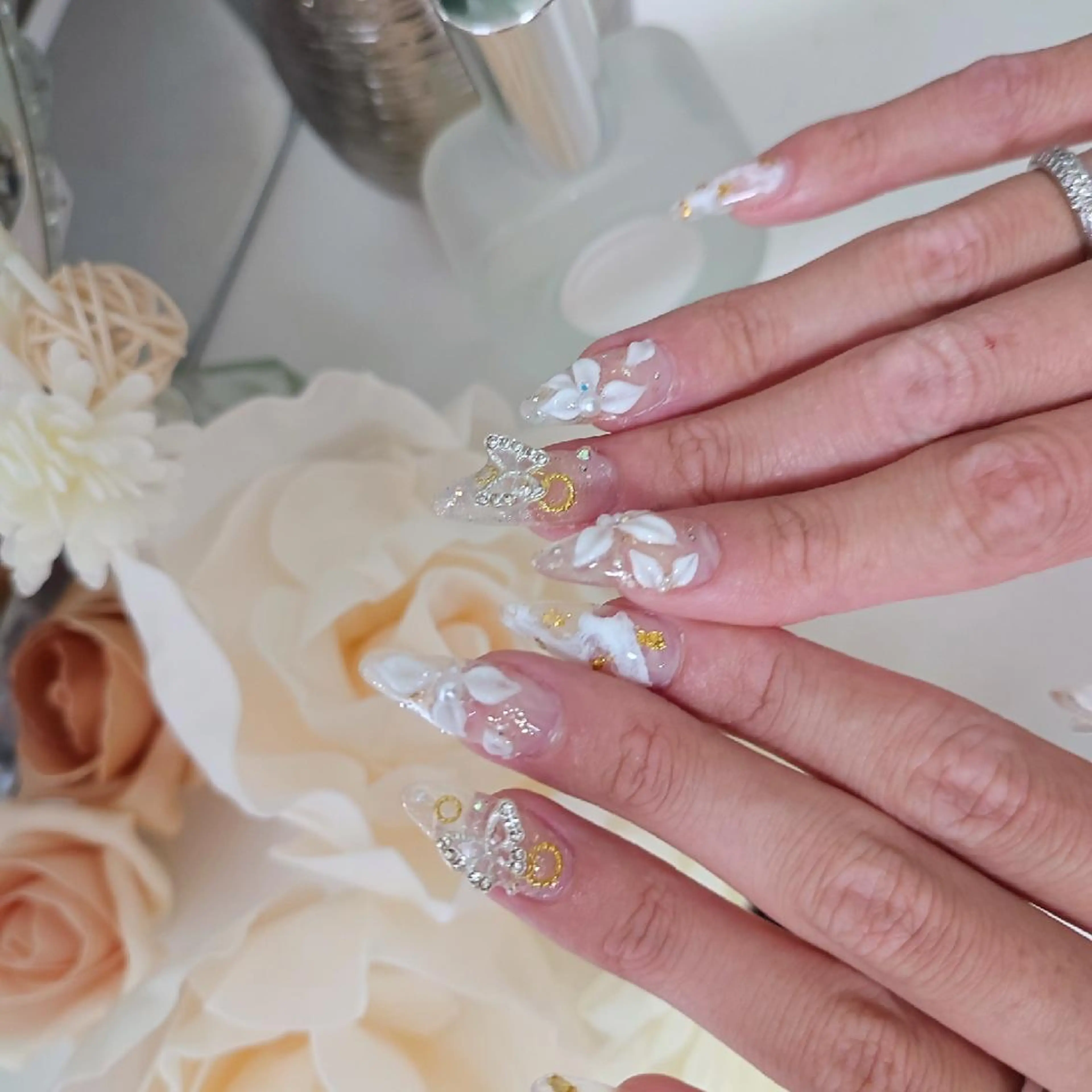 ネイル ハンドネイル RUNWAY 　　の眉毛・アイブロウイメージ