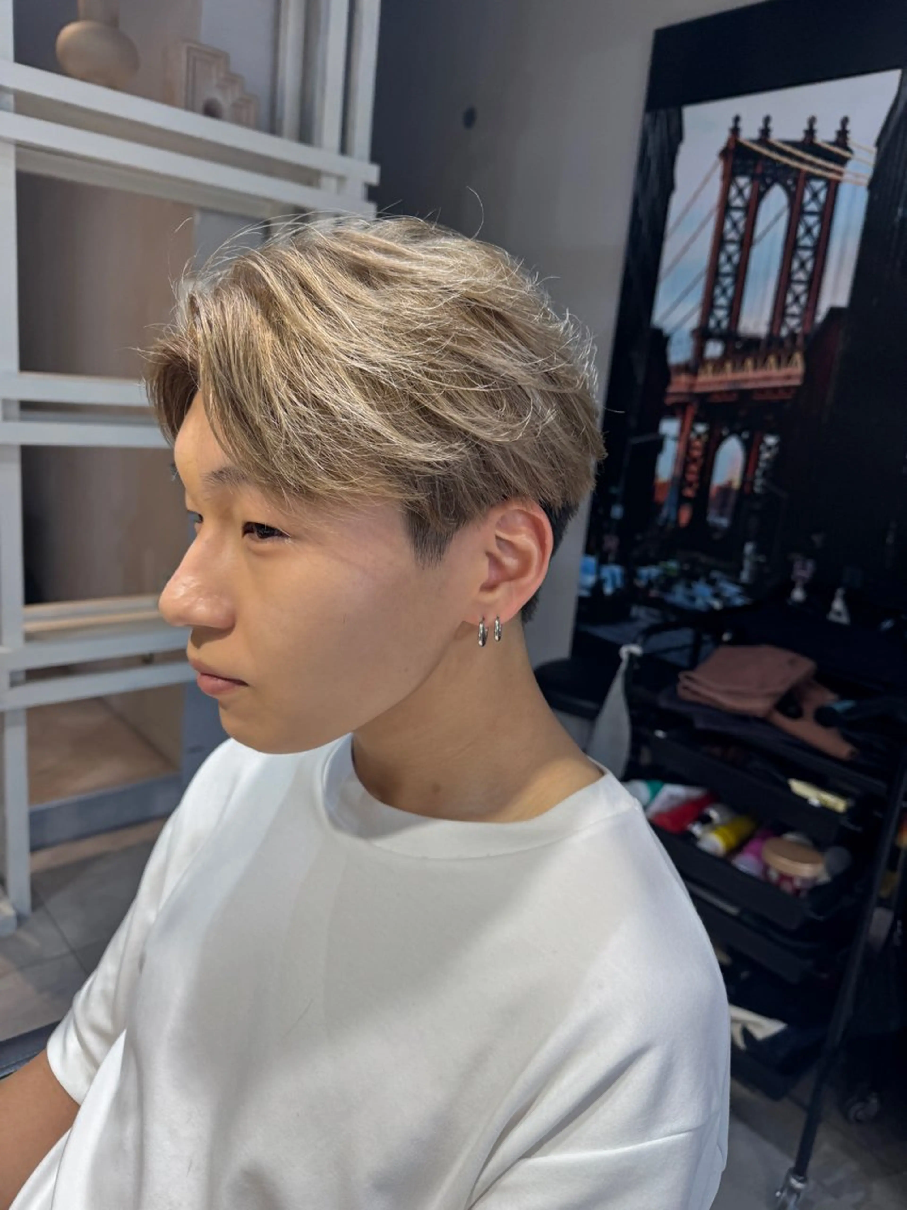 ミディアム カラー メンズ メンズブリーチ ベージュカラー ブリーチ ヘアカラー トリートメント Dxxxx III所属・似合う髪型が 分からない方へのヘアスタイル