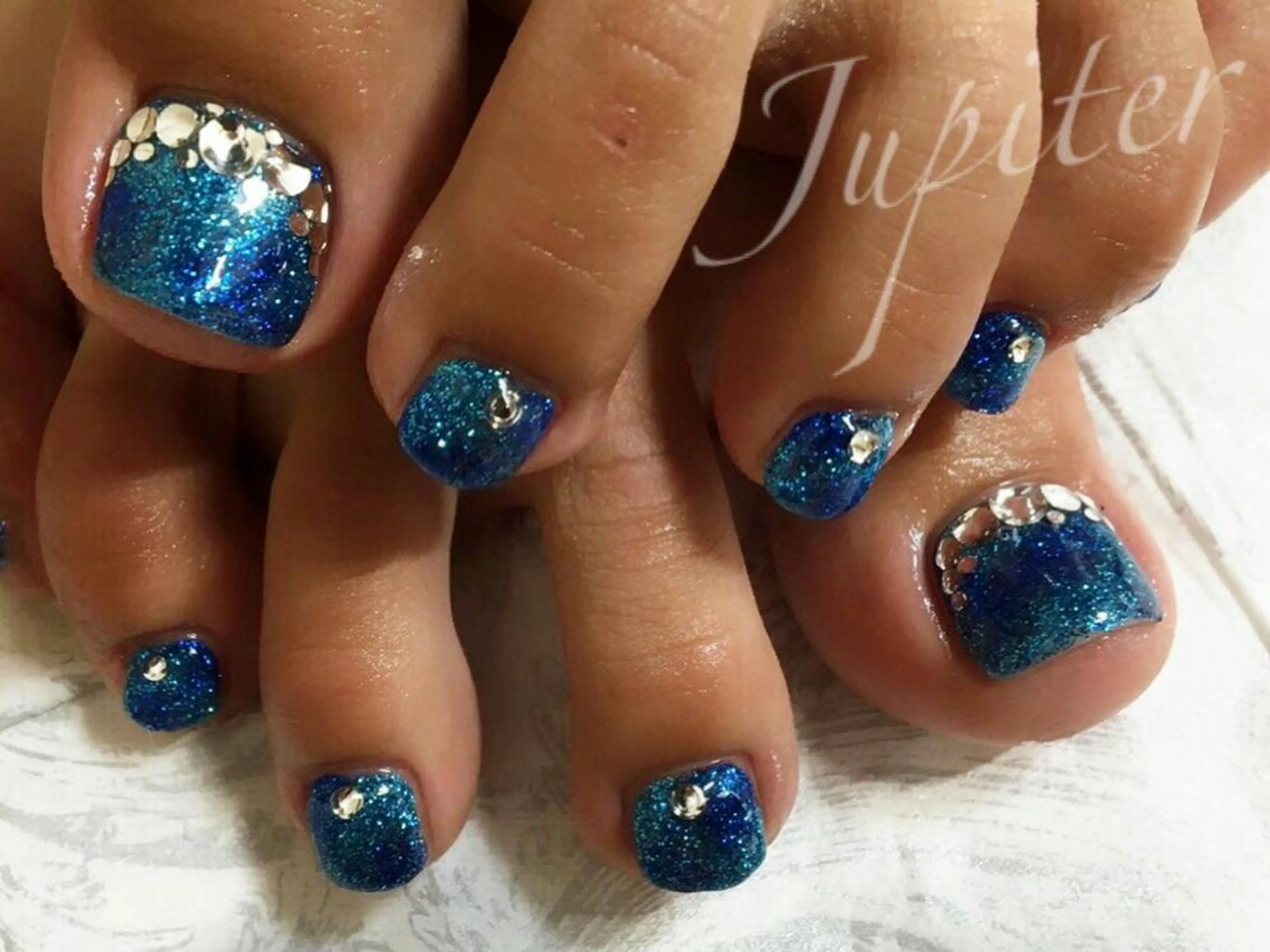 ネイル フットネイル ジェルネイル ラメ(グリッター) 夏ネイル フットネイル PrivateSalon Jupiter所属・Jupiter .のネイルデザイン