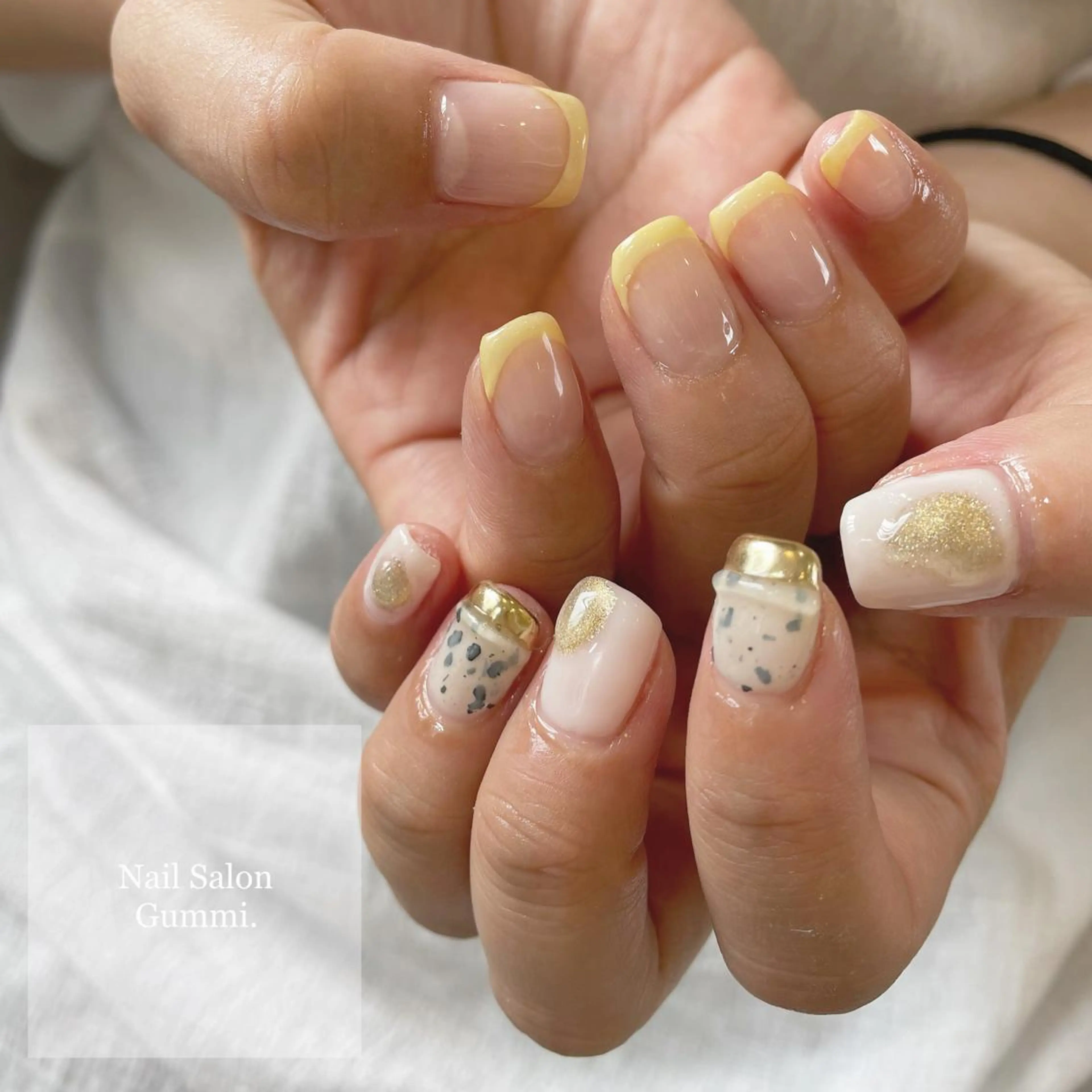 ネイル フレンチネイル 黄色 Nail Salon Gummi.のネイルデザイン