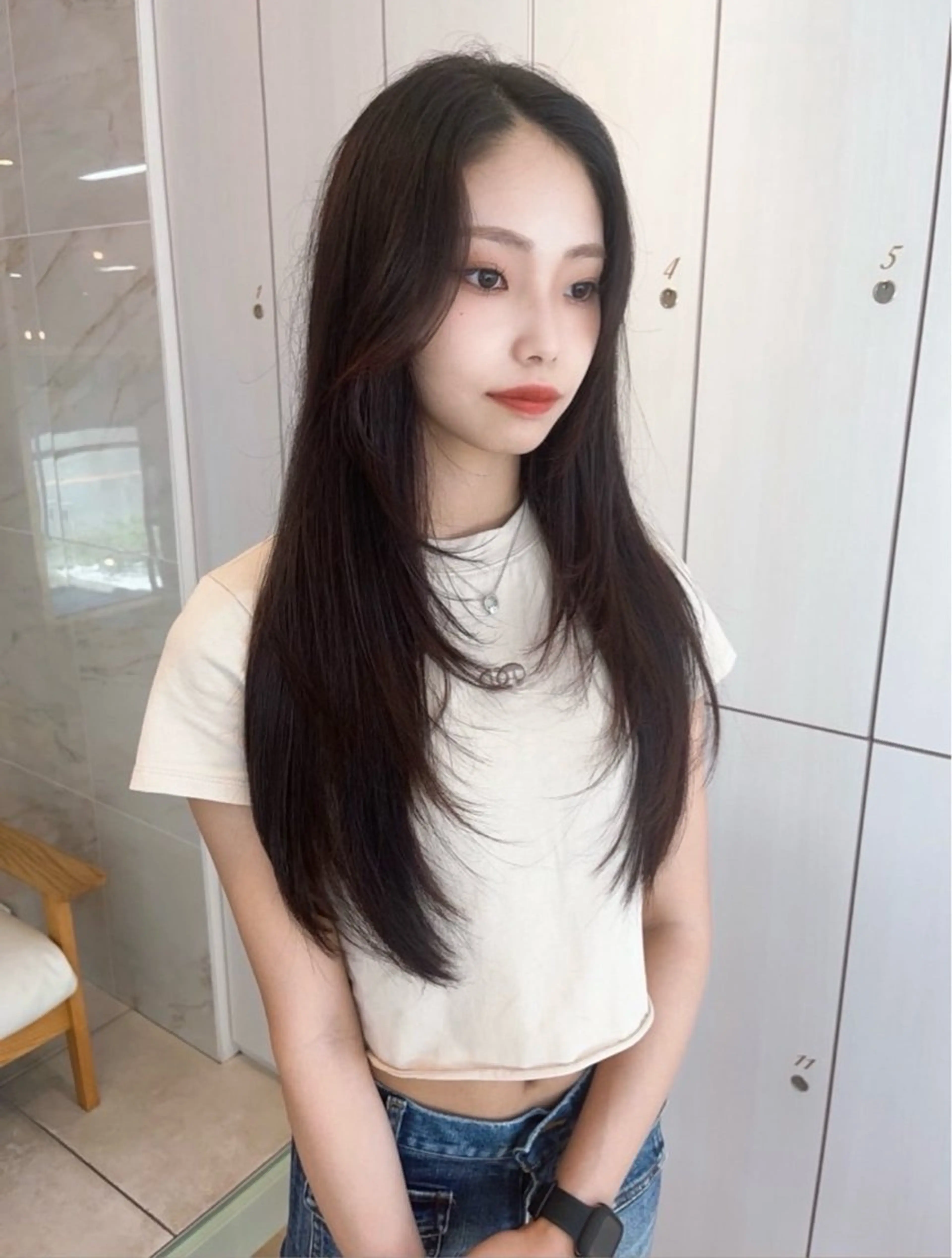 ロング 里見 愛梨のヘアスタイル