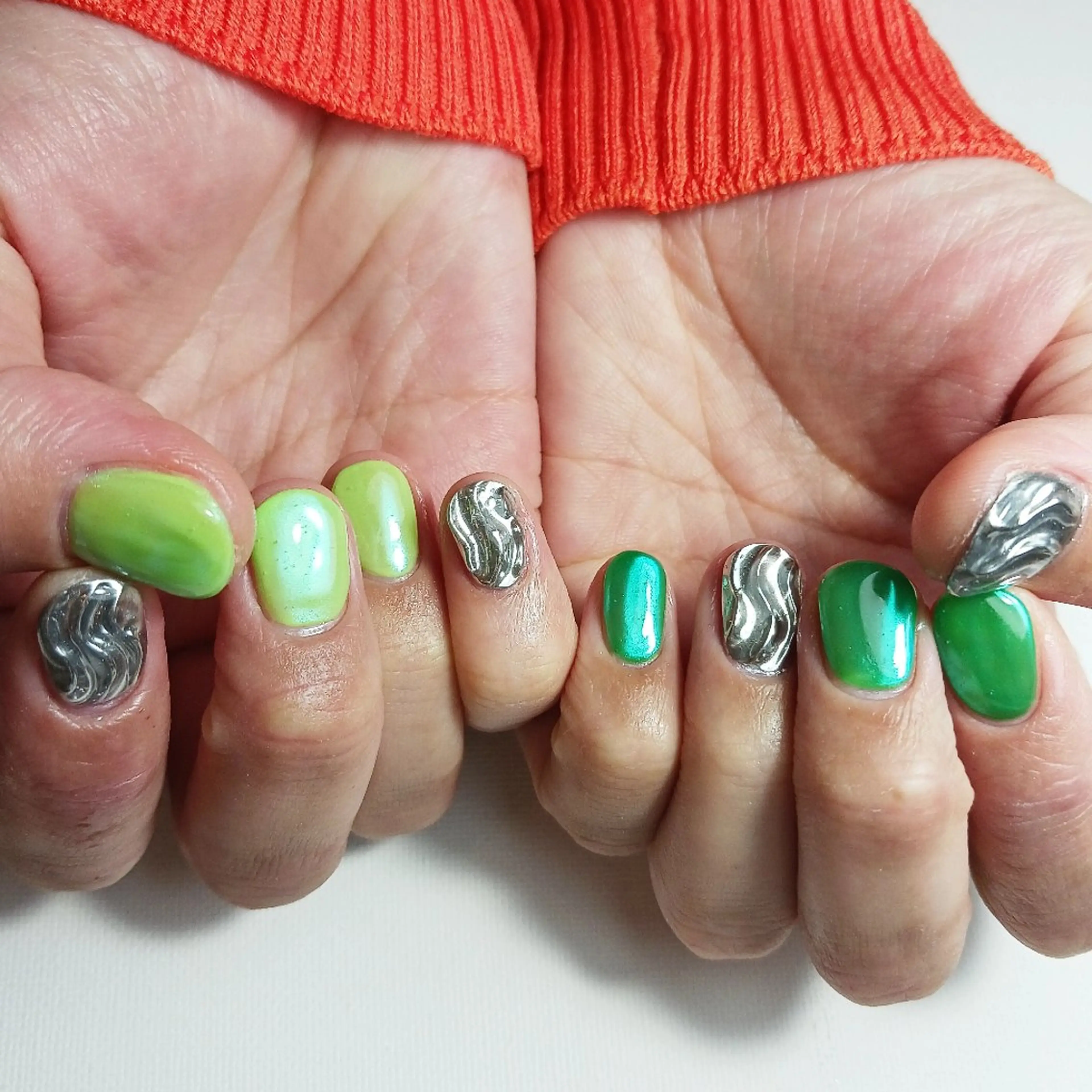 ネイル オーロラネイル ジェルネイル グリーン ミラーネイル 持ち込み ハンドネイル owlnail /持込みデザイン専門のネイルデザイン