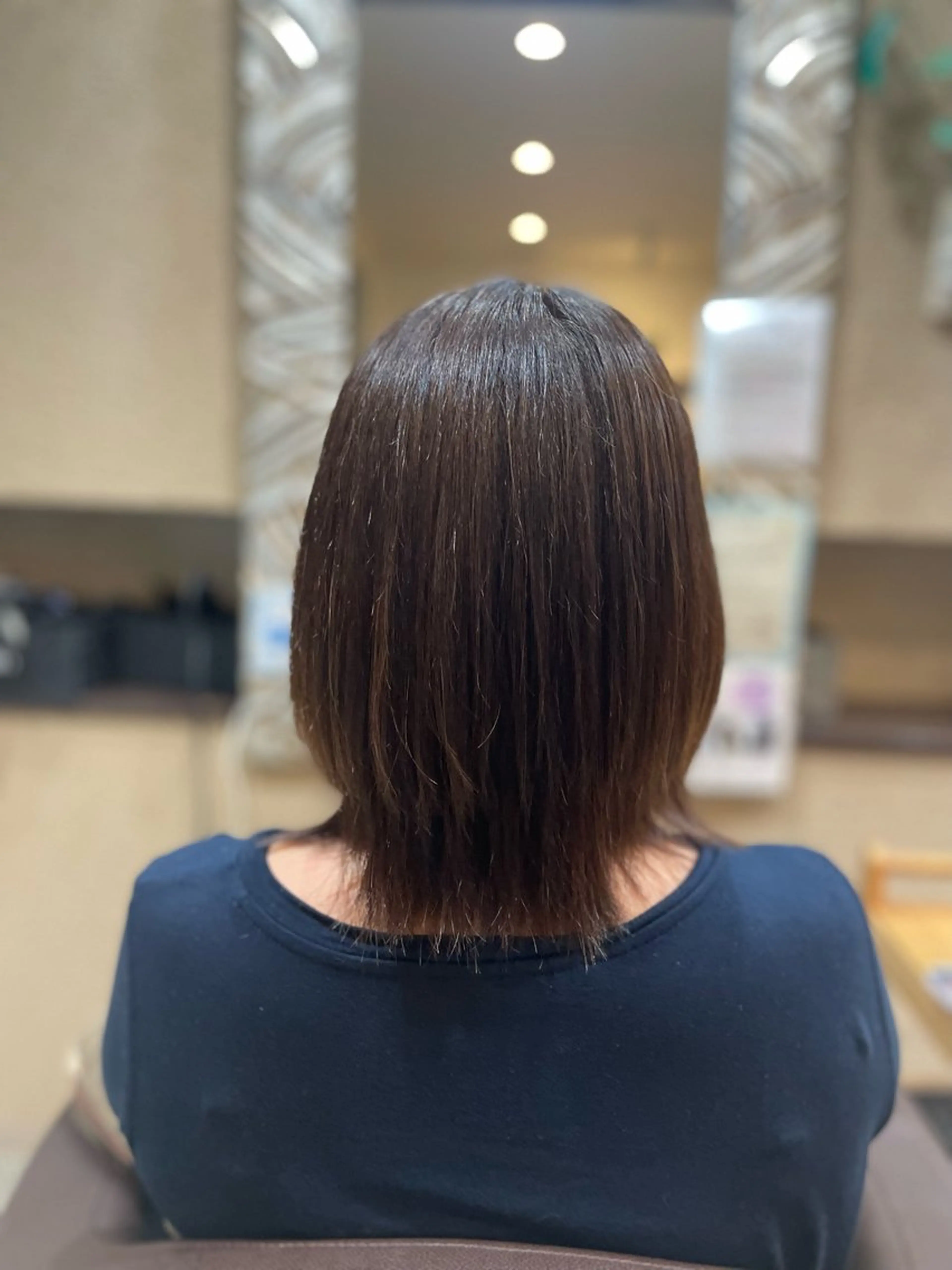 ミディアム カラー ミディアムレイヤー レイヤーカット カット ヘアカラー トリートメント 勘場 万菜華のヘアスタイル