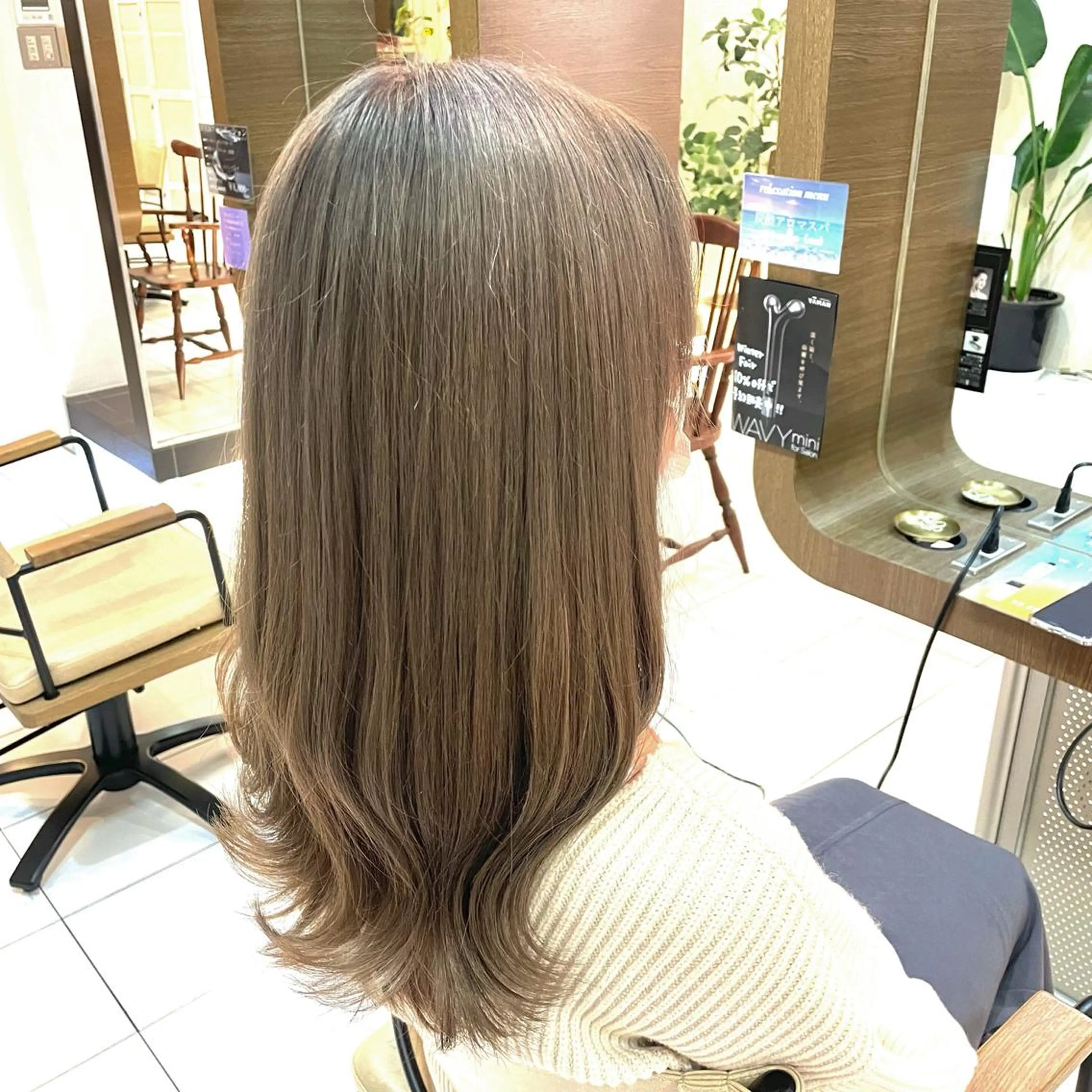 セミロング カラー ベージュカラー ハイトーンカラー 透明感カラー/ 寺田千雅子のヘアスタイル