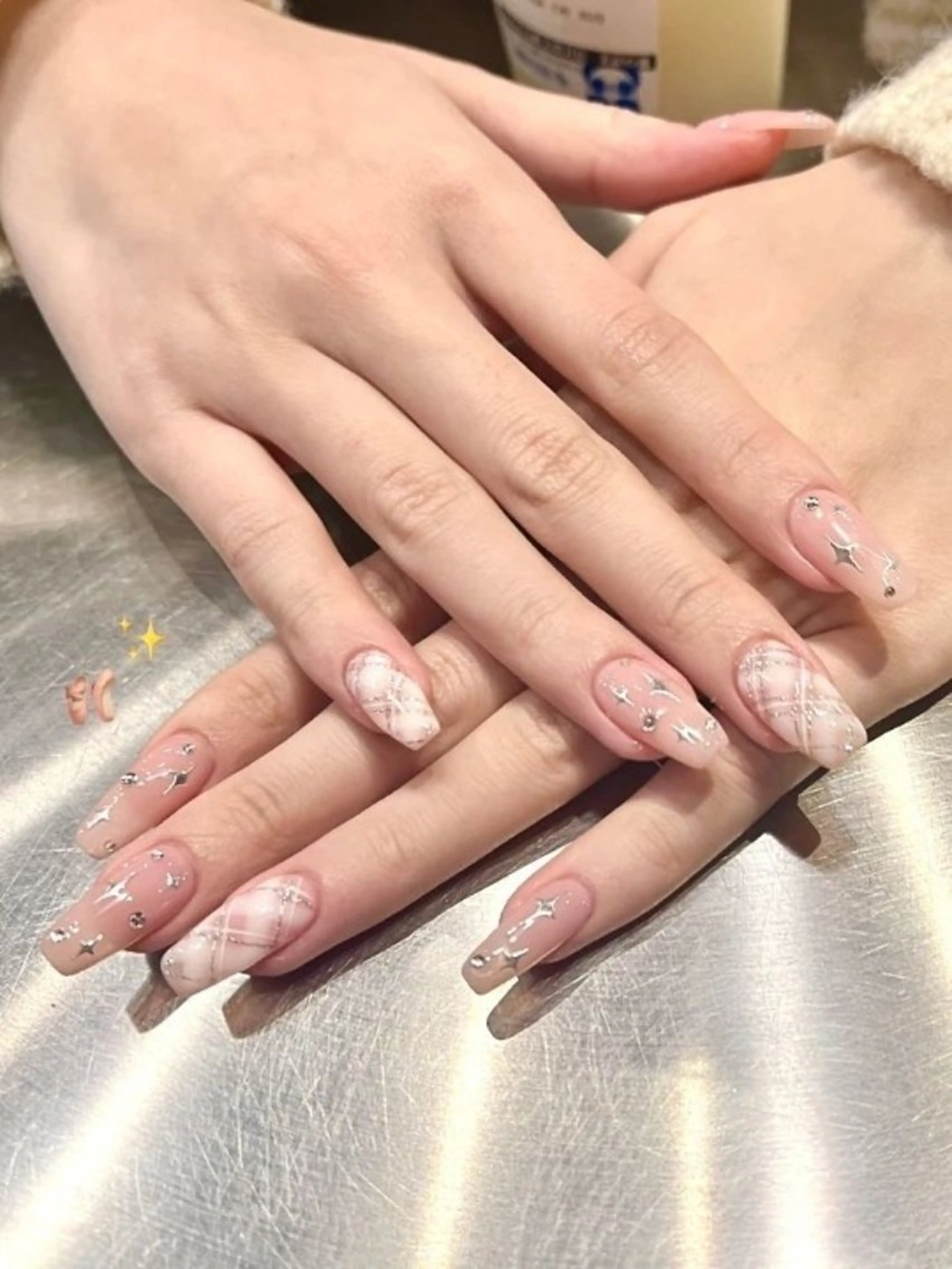 カラー グラデーションカラー ピンクカラー ハンドネイル AIN Nailのネイルデザイン