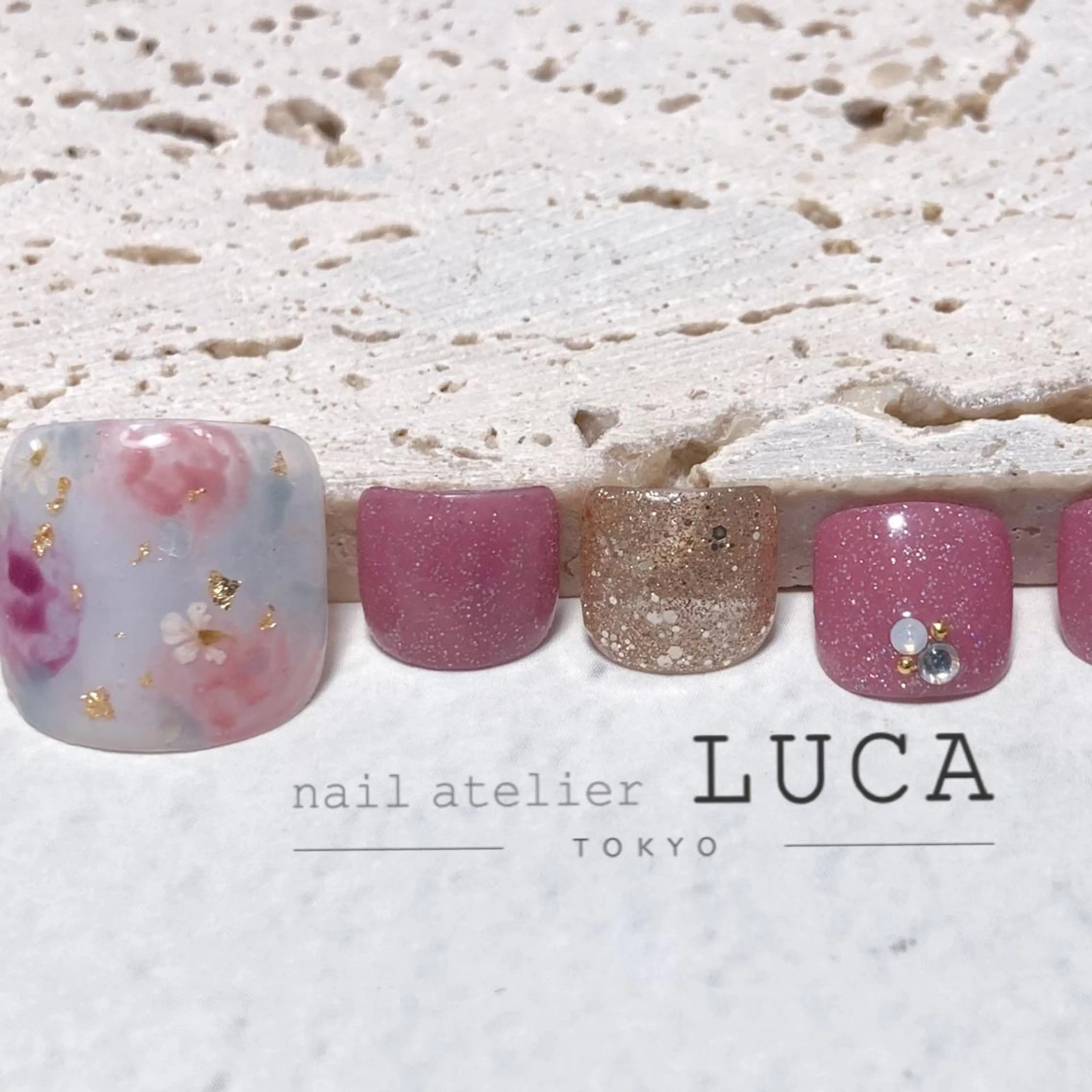 ネイル アートネイル オーロラネイル クリアネイル 長さ出し フットネイル フットネイル ネイルアトリエルカ スタッフのネイルデザイン