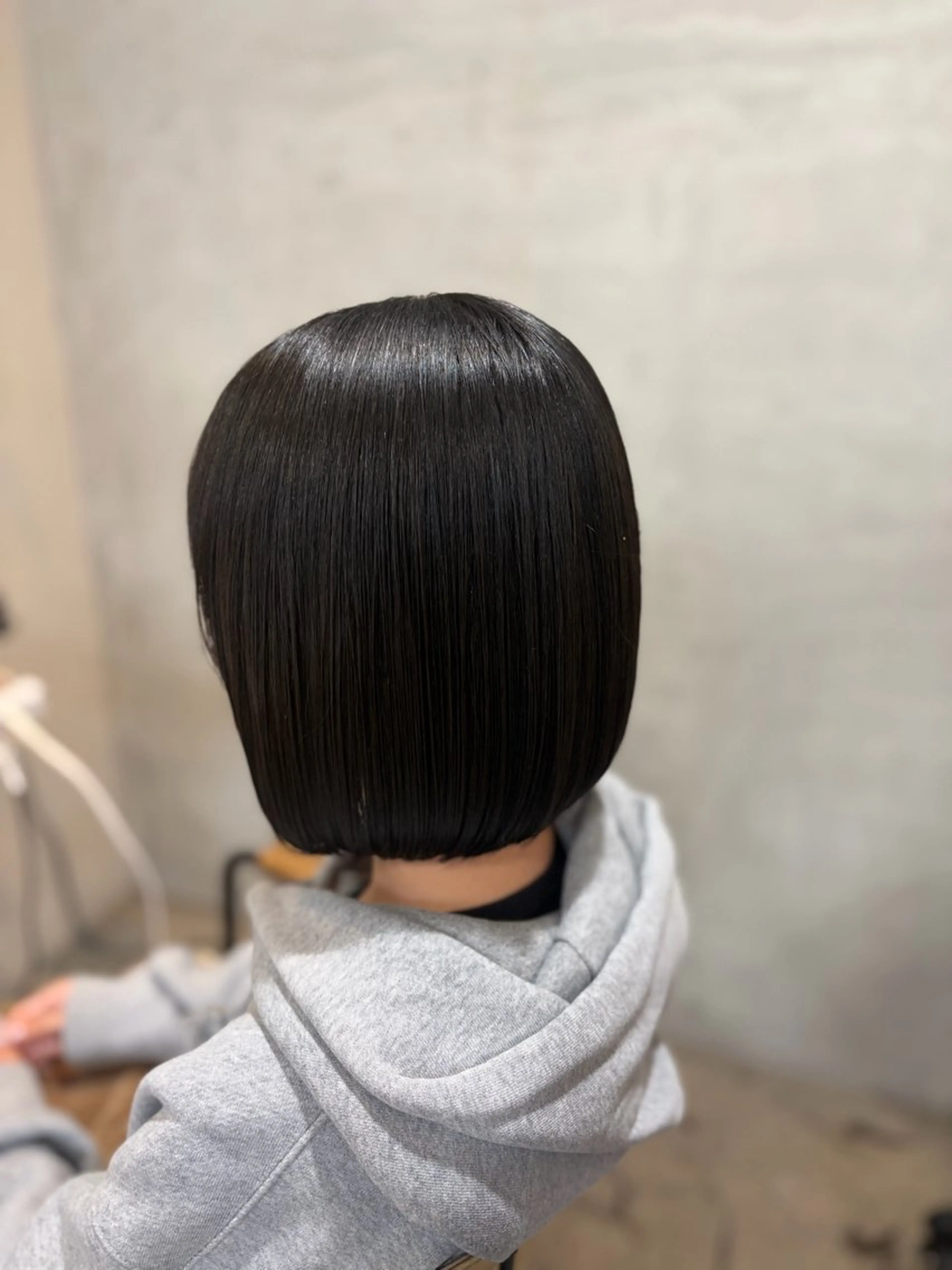 ミディアム ボブ 外ハネヘア momoka 女性限定のヘアスタイル